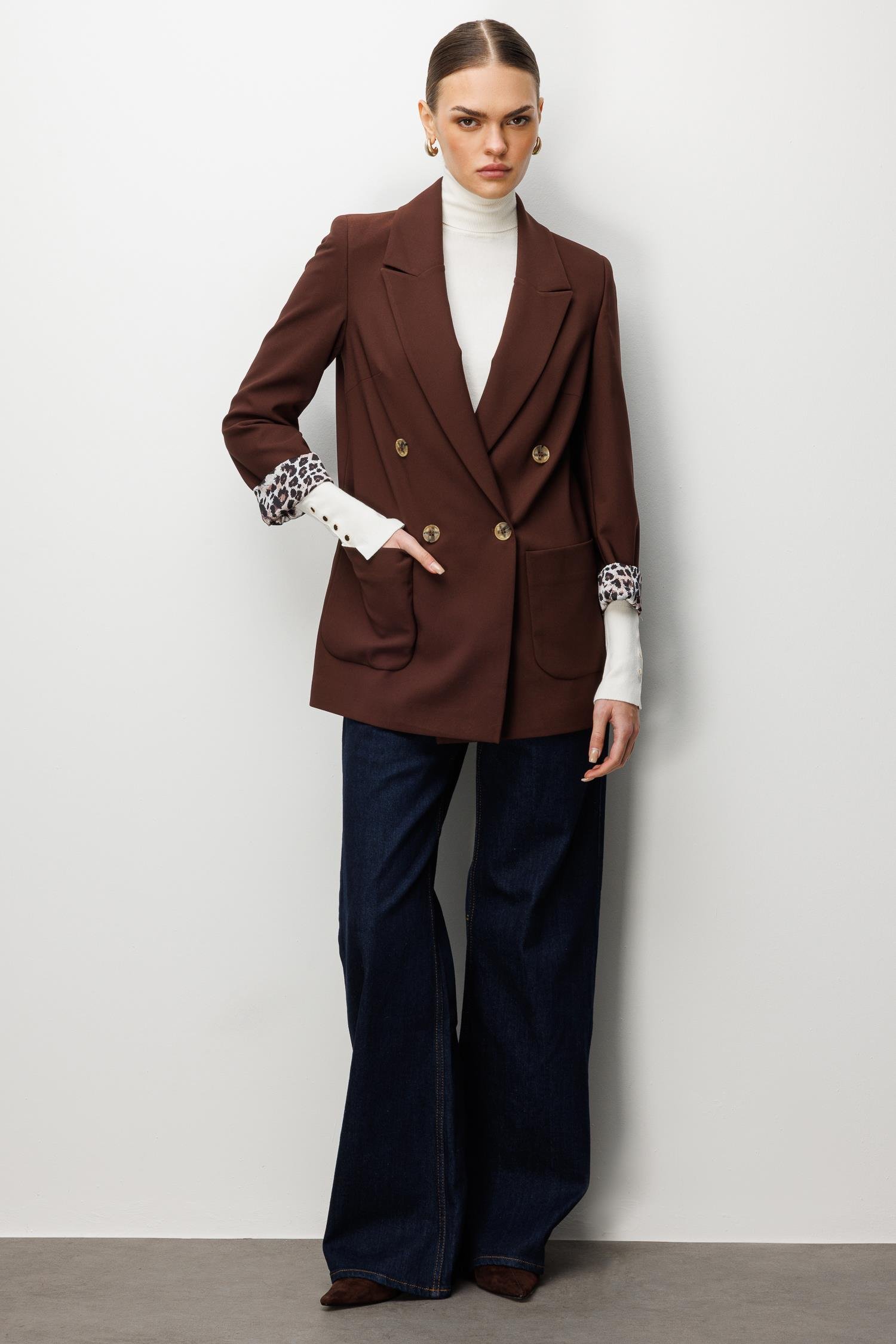 Modailgi  Kırlangıç Yaka Kruvaze Kapamalı Torba Cepli Leopar Astarlı Ceket Kahve