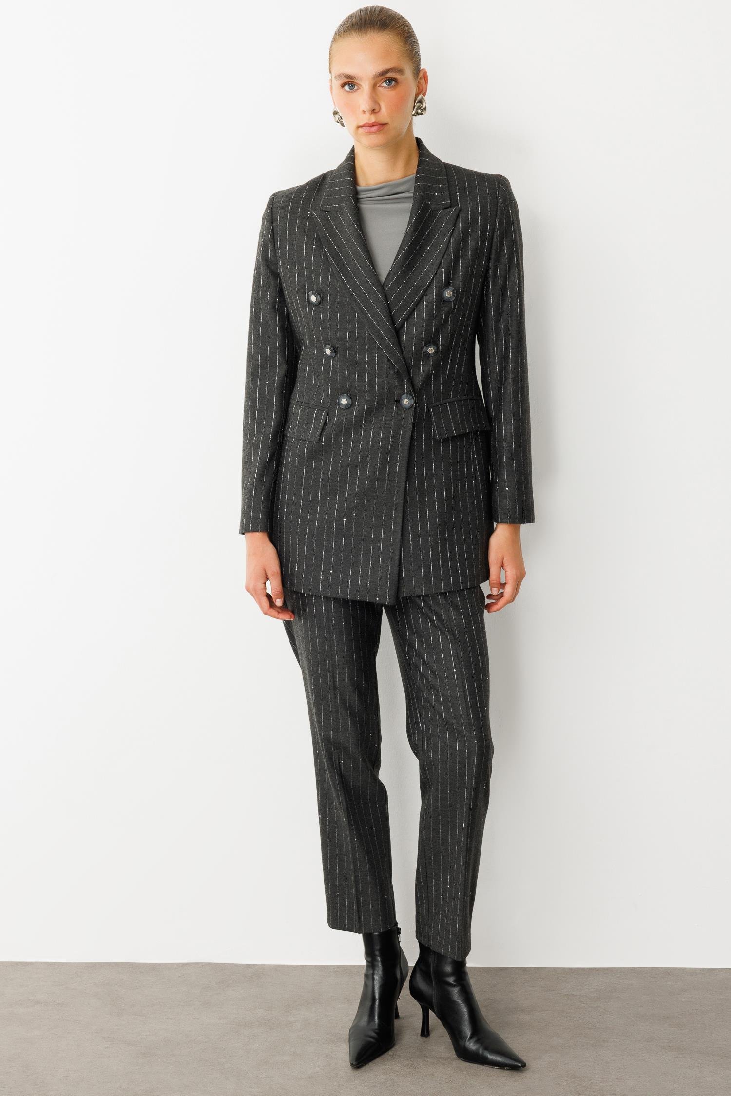 Modailgi  Kırlangıç Yaka Kruvaze Kapama Düğme Detaylı Astarlı Ceket Siyah