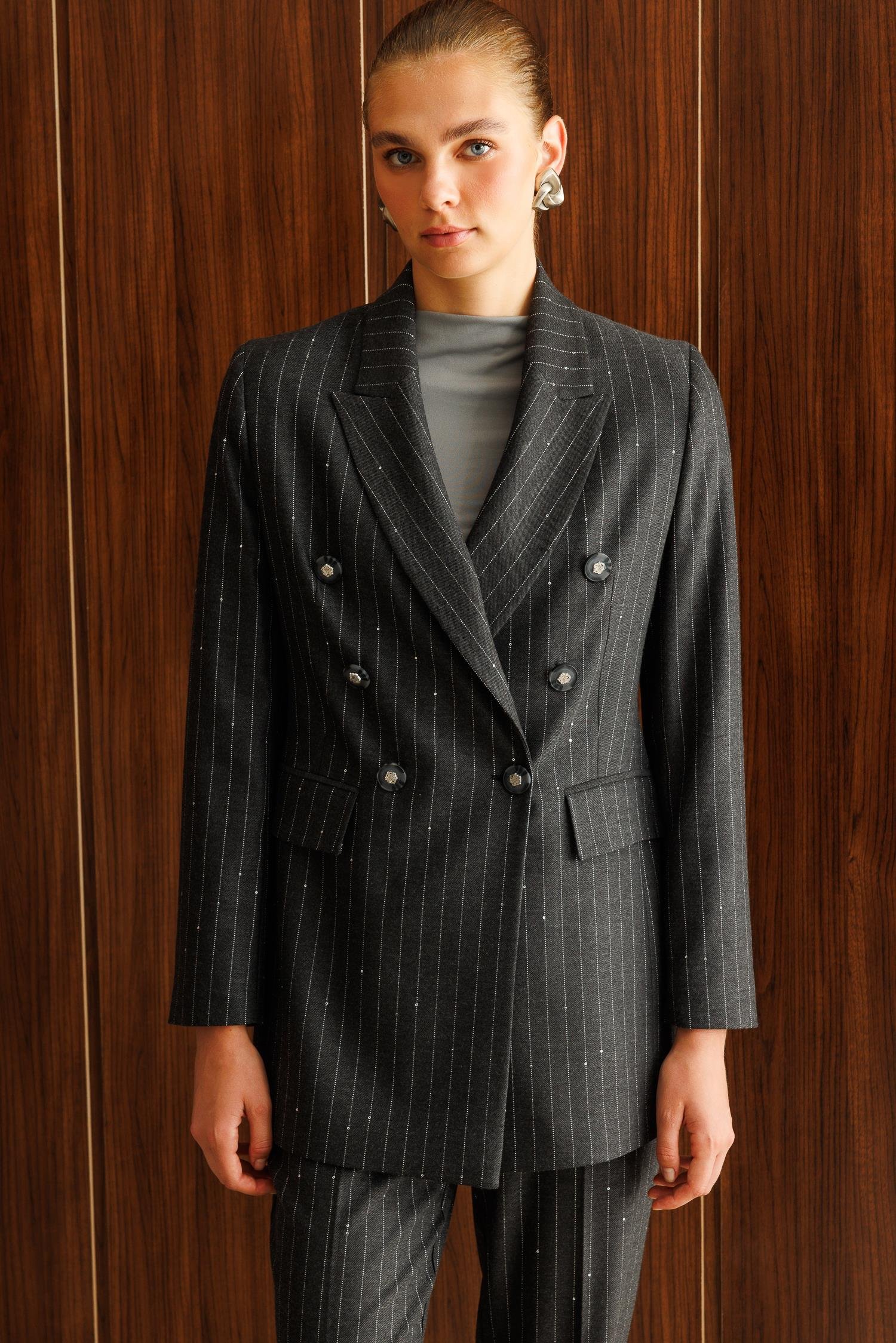 Modailgi  Kırlangıç Yaka Kruvaze Kapama Düğme Detaylı Astarlı Ceket Siyah