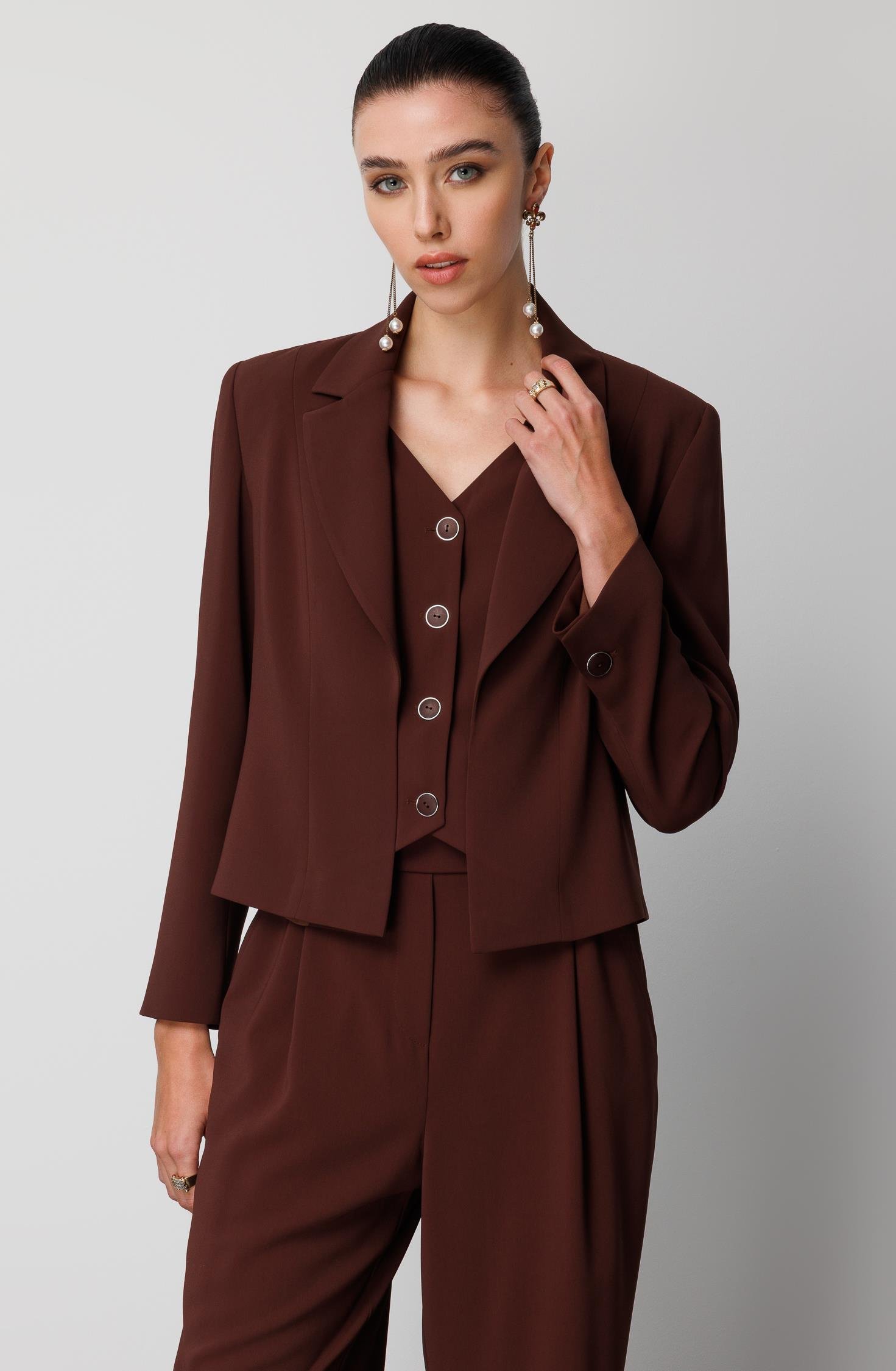 Modailgi  Kırlangıç Yaka Kuptan Kesik Yelek Detaylı Astarlı Kısa Ceket - 40030 Kahve