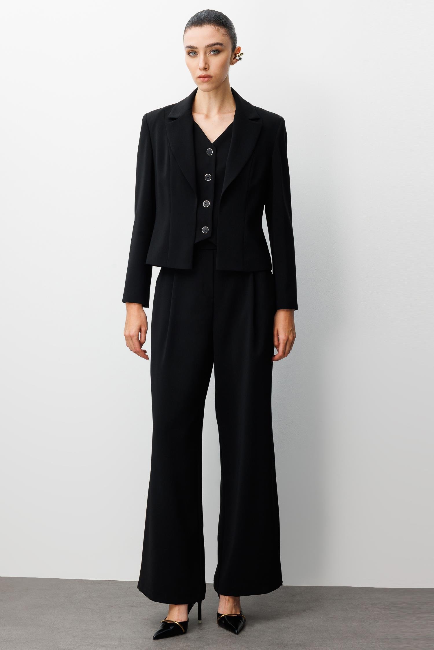 Modailgi  Kırlangıç Yaka Kuptan Kesik Yelek Detaylı Astarlı Kısa Ceket - 40030 Siyah