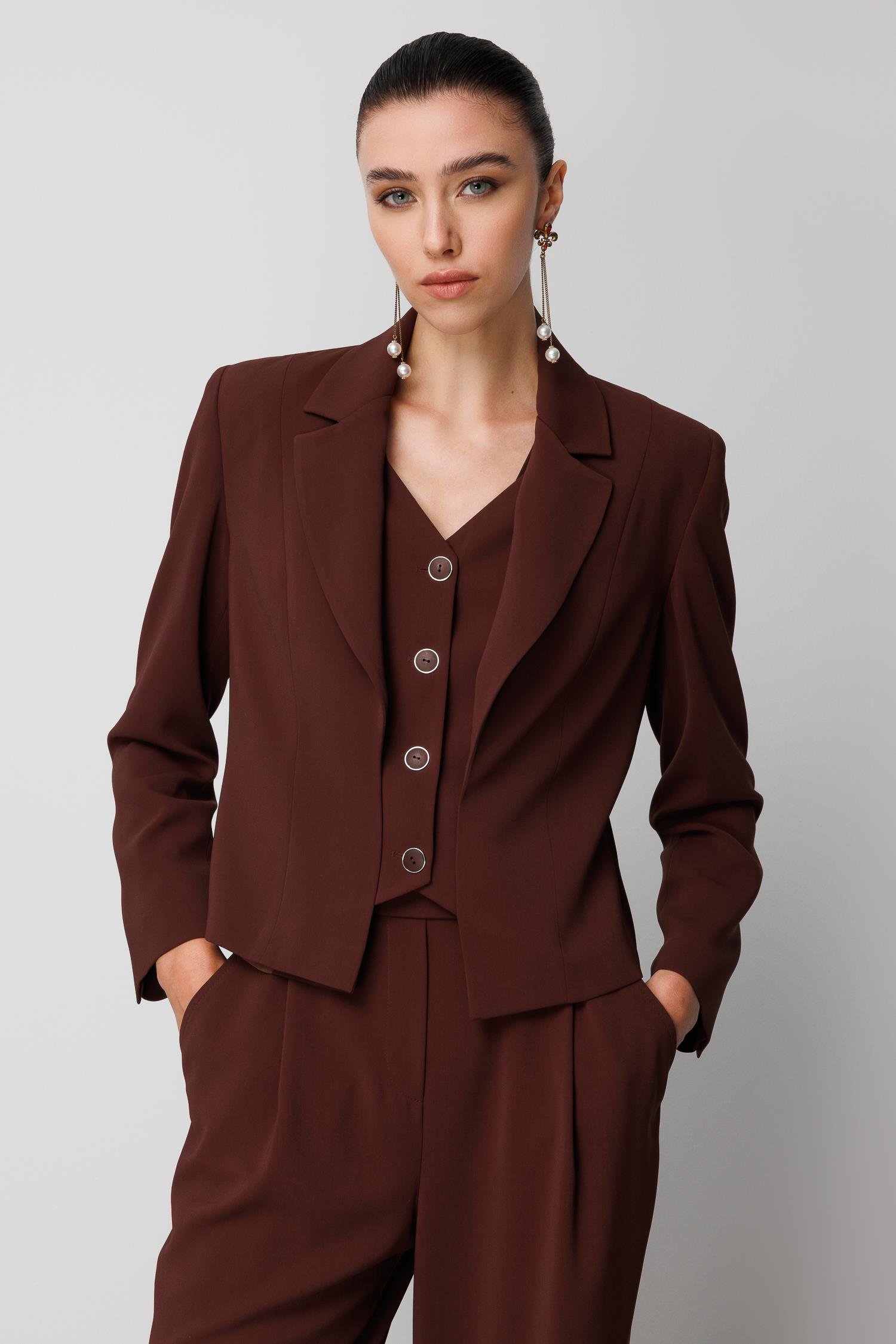 Modailgi  Kırlangıç Yaka Kuptan Kesik Yelek Detaylı Astarlı Kısa Ceket - 40030 Kahve