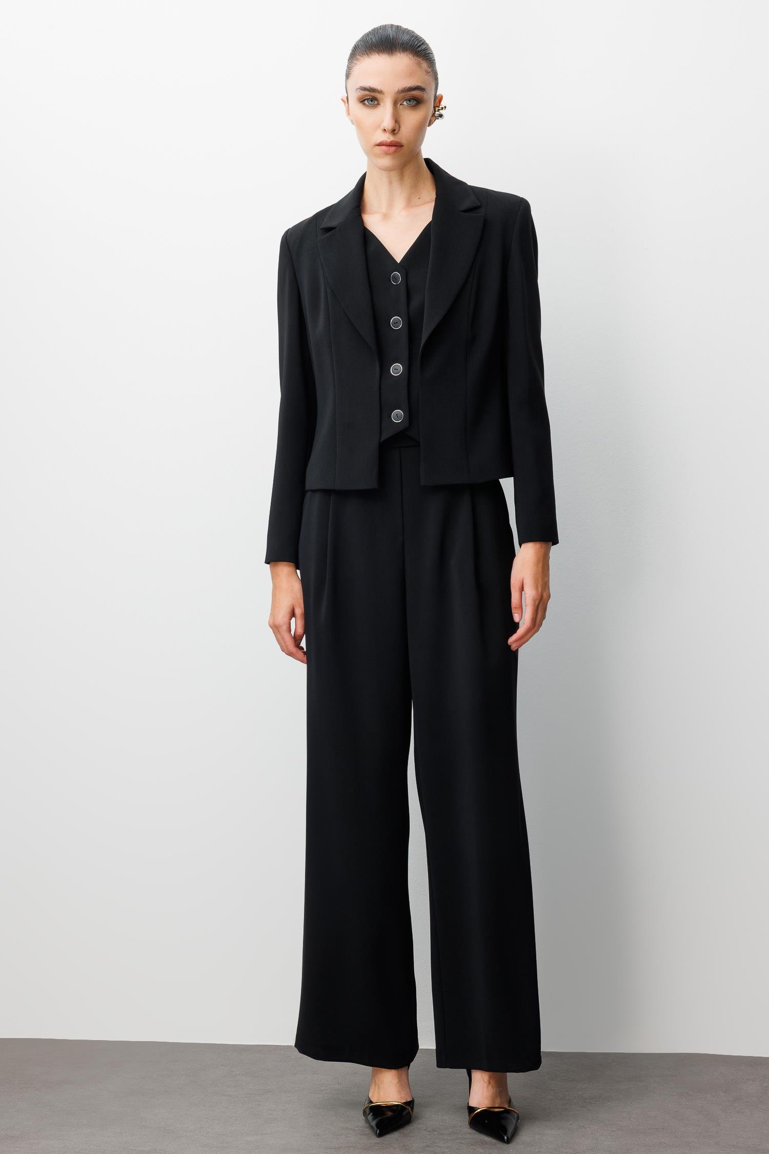 Modailgi  Kırlangıç Yaka Kuptan Kesik Yelek Detaylı Astarlı Kısa Ceket - 40030 Siyah