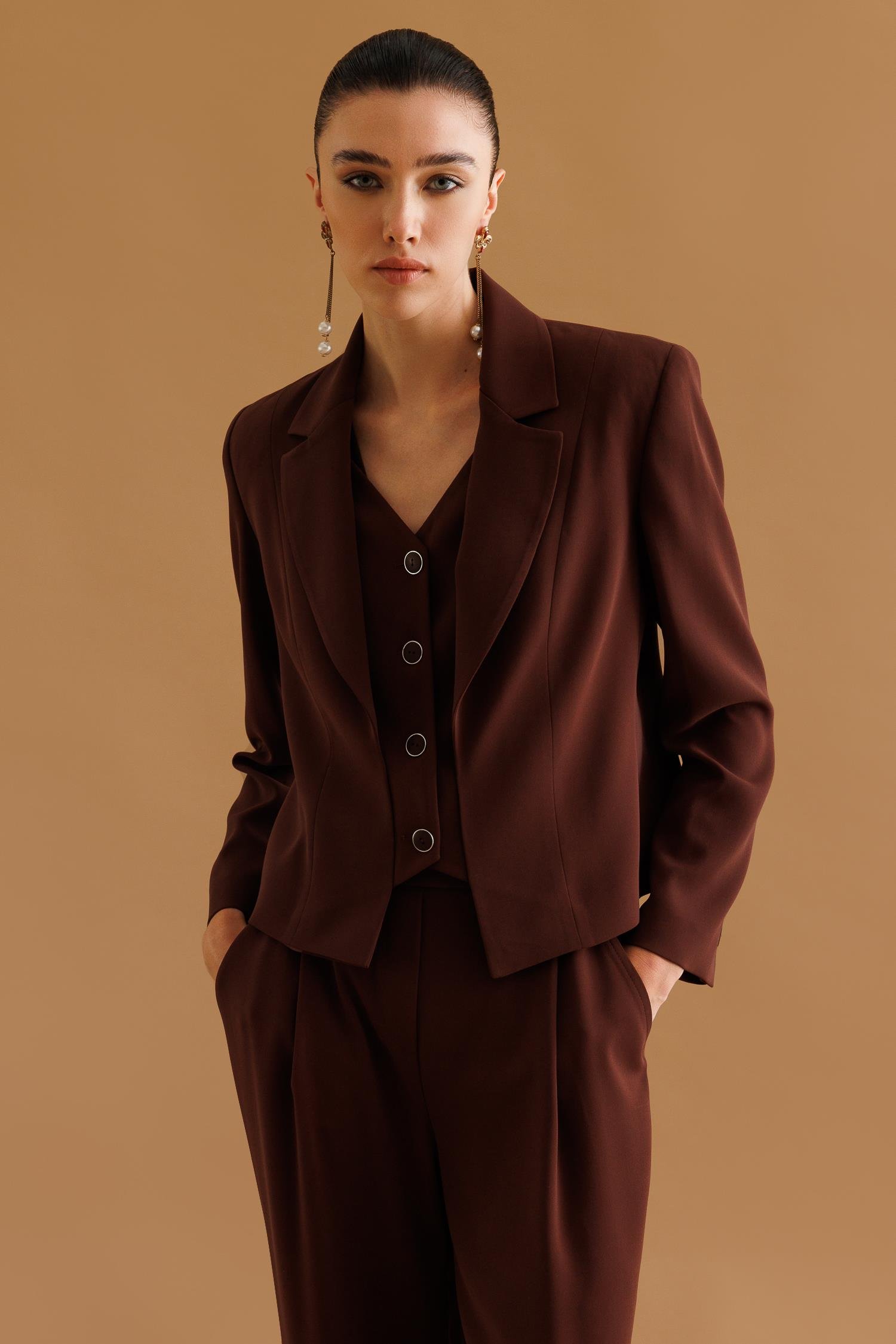 Modailgi  Kırlangıç Yaka Kuptan Kesik Yelek Detaylı Astarlı Kısa Ceket - 40030 Kahve