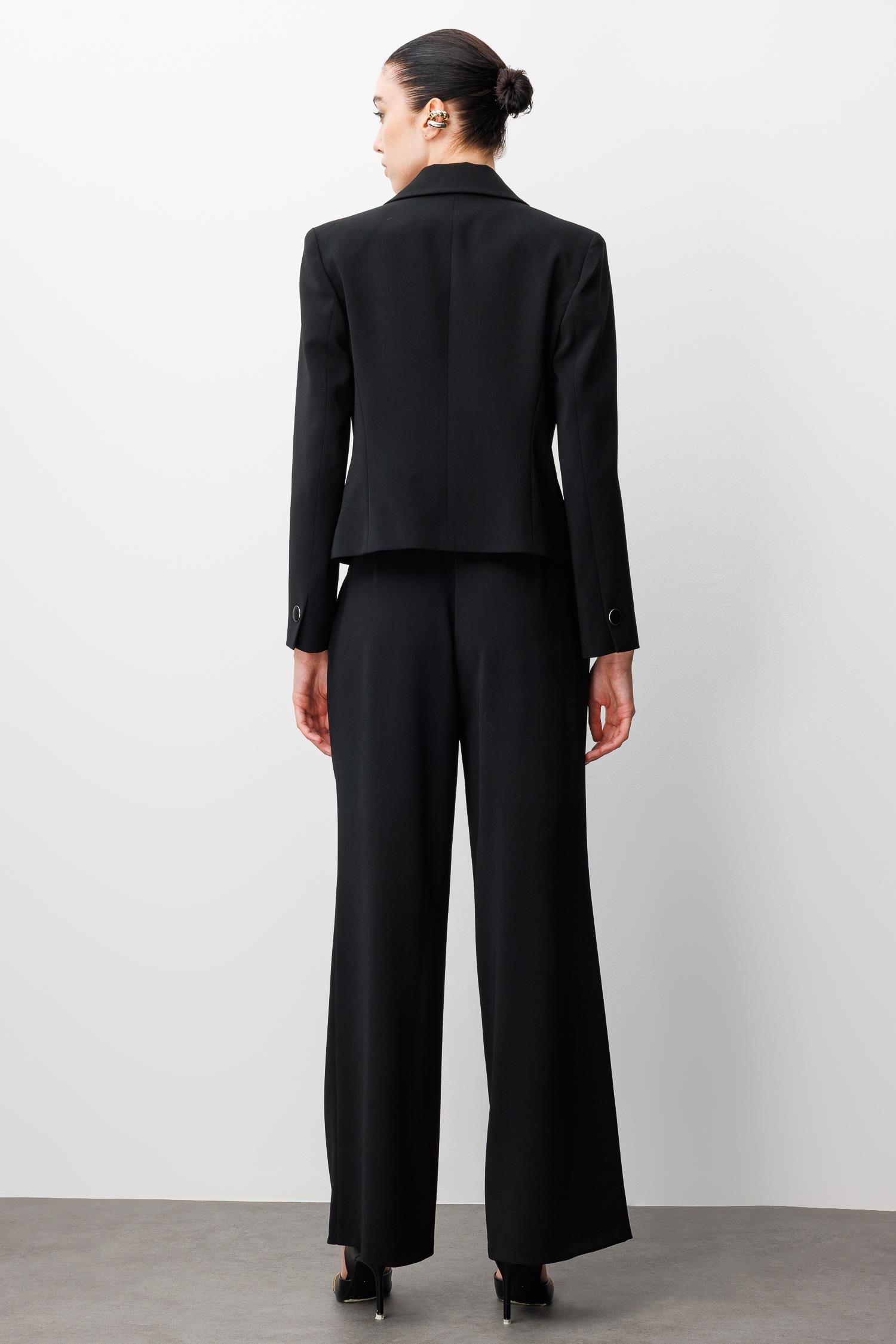 Modailgi  Kırlangıç Yaka Kuptan Kesik Yelek Detaylı Astarlı Kısa Ceket - 40030 Siyah