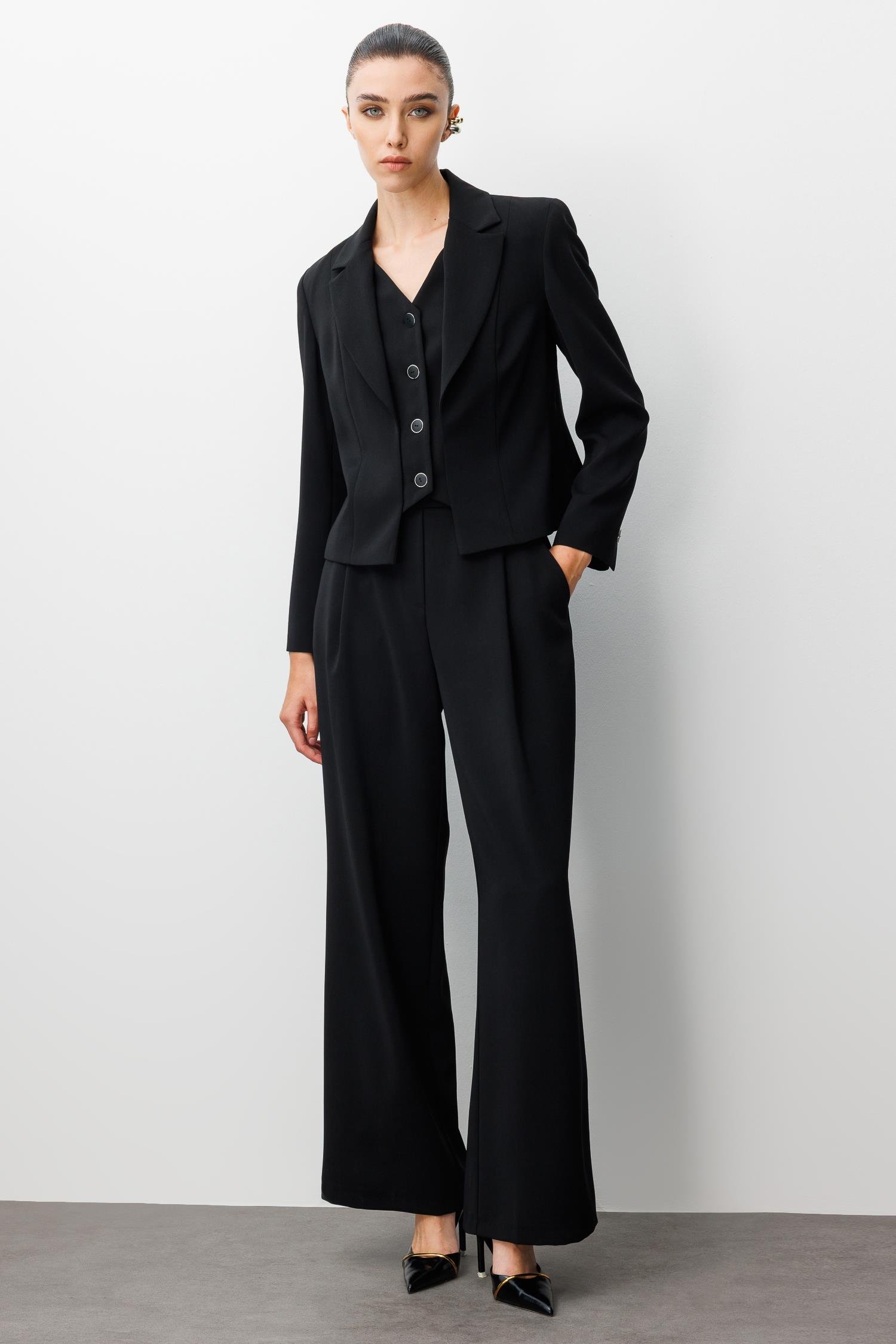 Modailgi  Kırlangıç Yaka Kuptan Kesik Yelek Detaylı Astarlı Kısa Ceket - 40030 Siyah