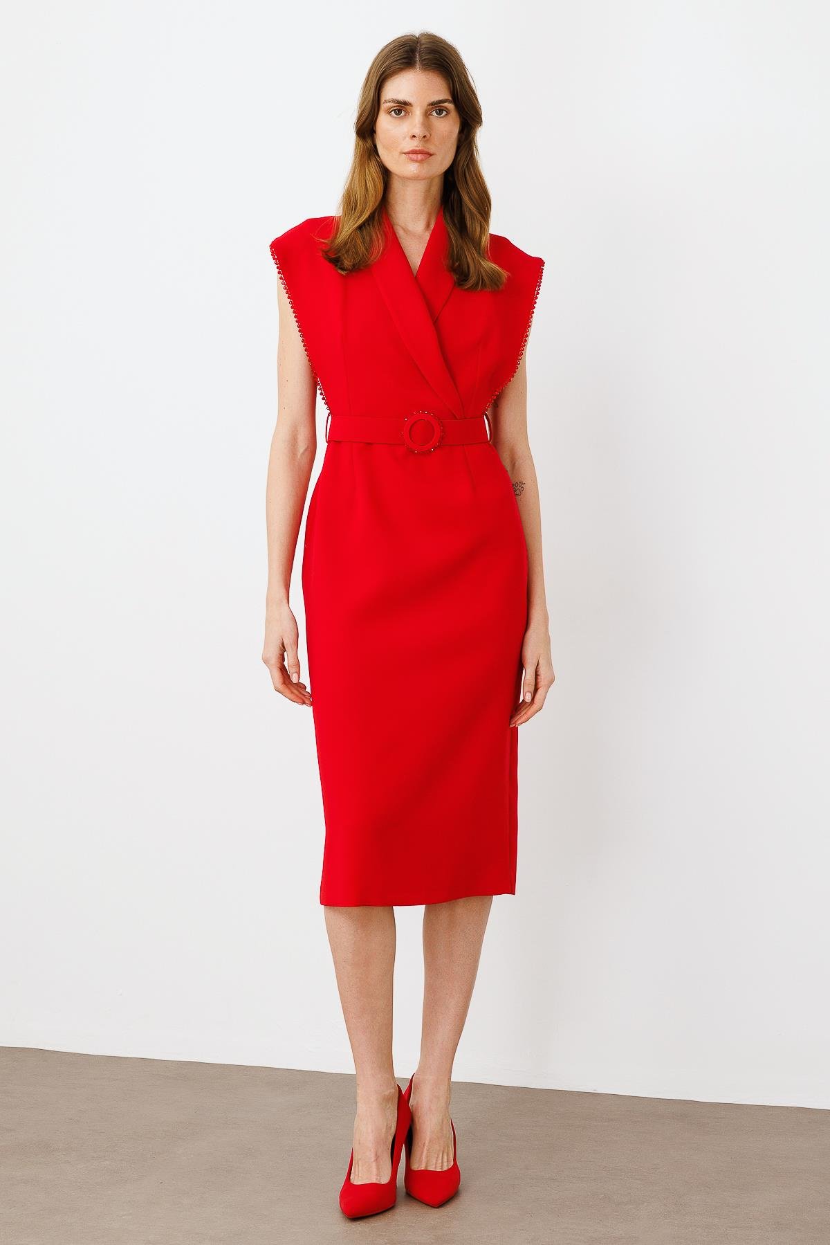 Modailgi  Kol Ağzı Boncuk Aksesuar Detaylı Elbise Kırmızı