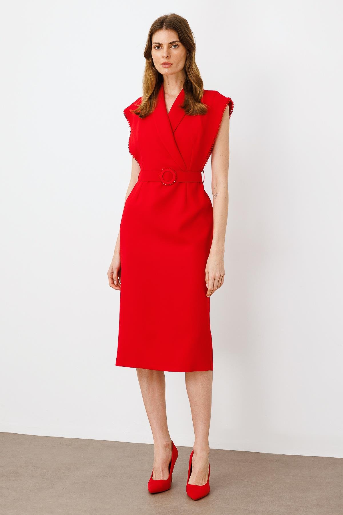 Modailgi  Kol Ağzı Boncuk Aksesuar Detaylı Elbise Kırmızı