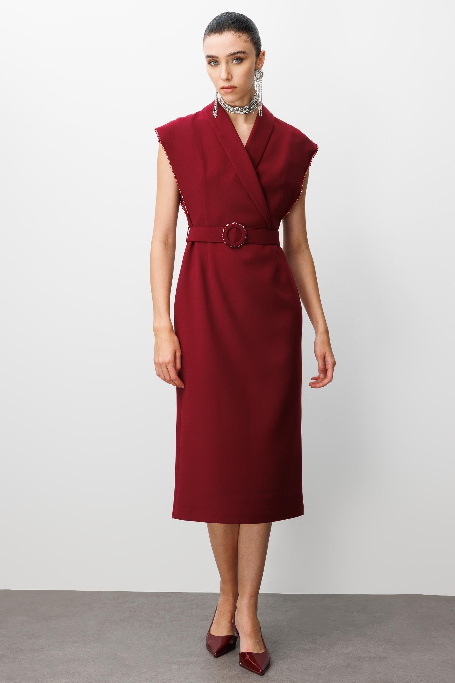 Modailgi  Kol Ağzı Boncuk Aksesuar Detaylı Elbise Bordo
