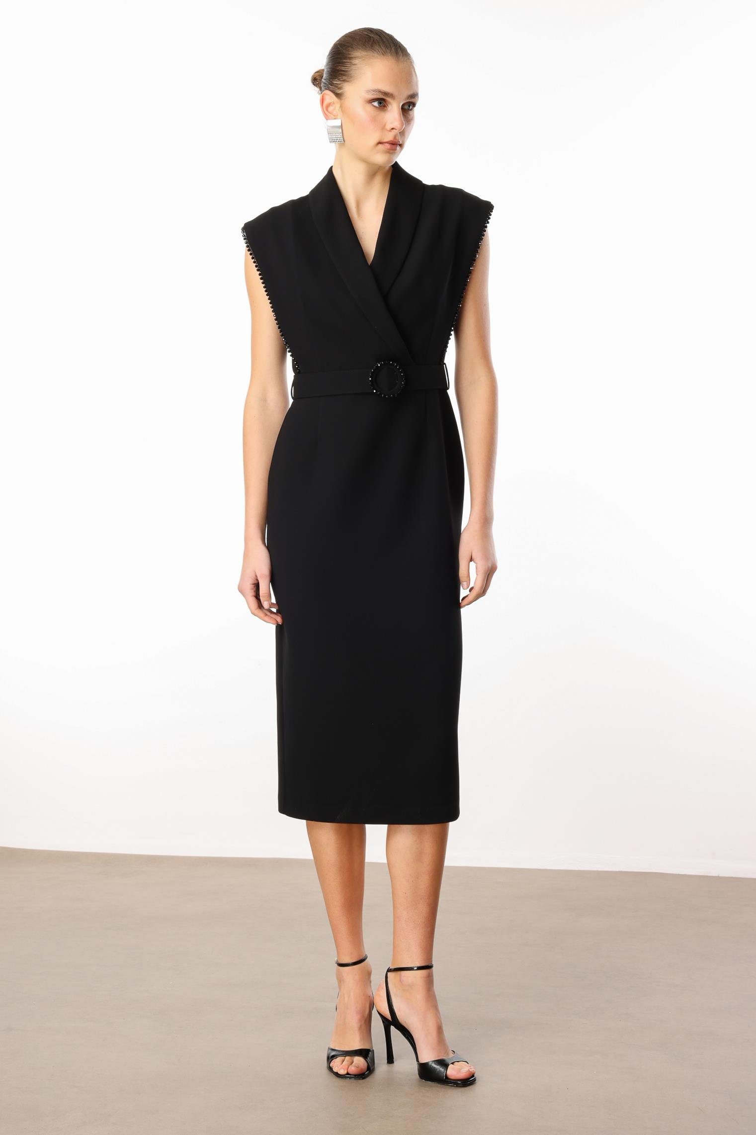 Modailgi  Kol Ağzı Boncuk Aksesuar Detaylı Elbise Siyah