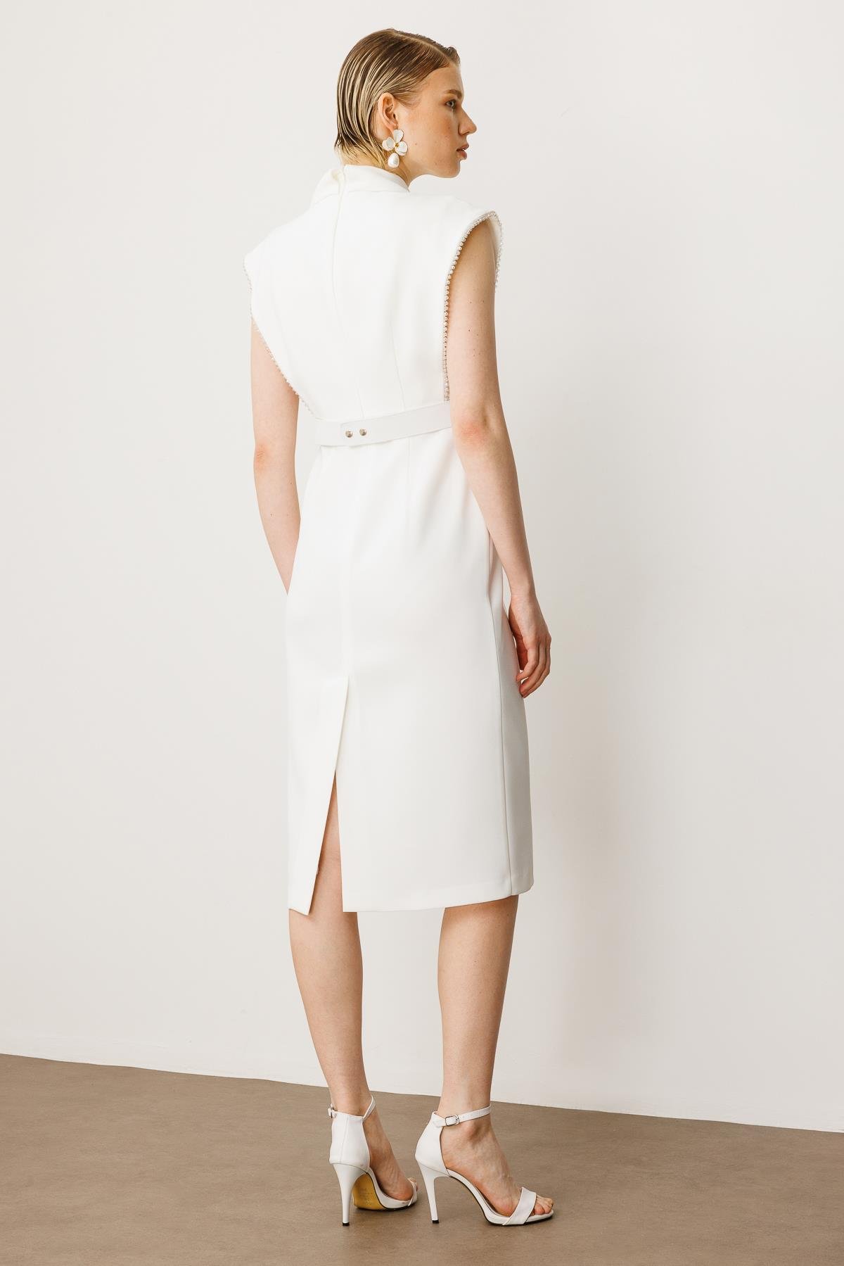 Modailgi  Kol Ağzı Boncuk Aksesuar Detaylı Elbise Ekru