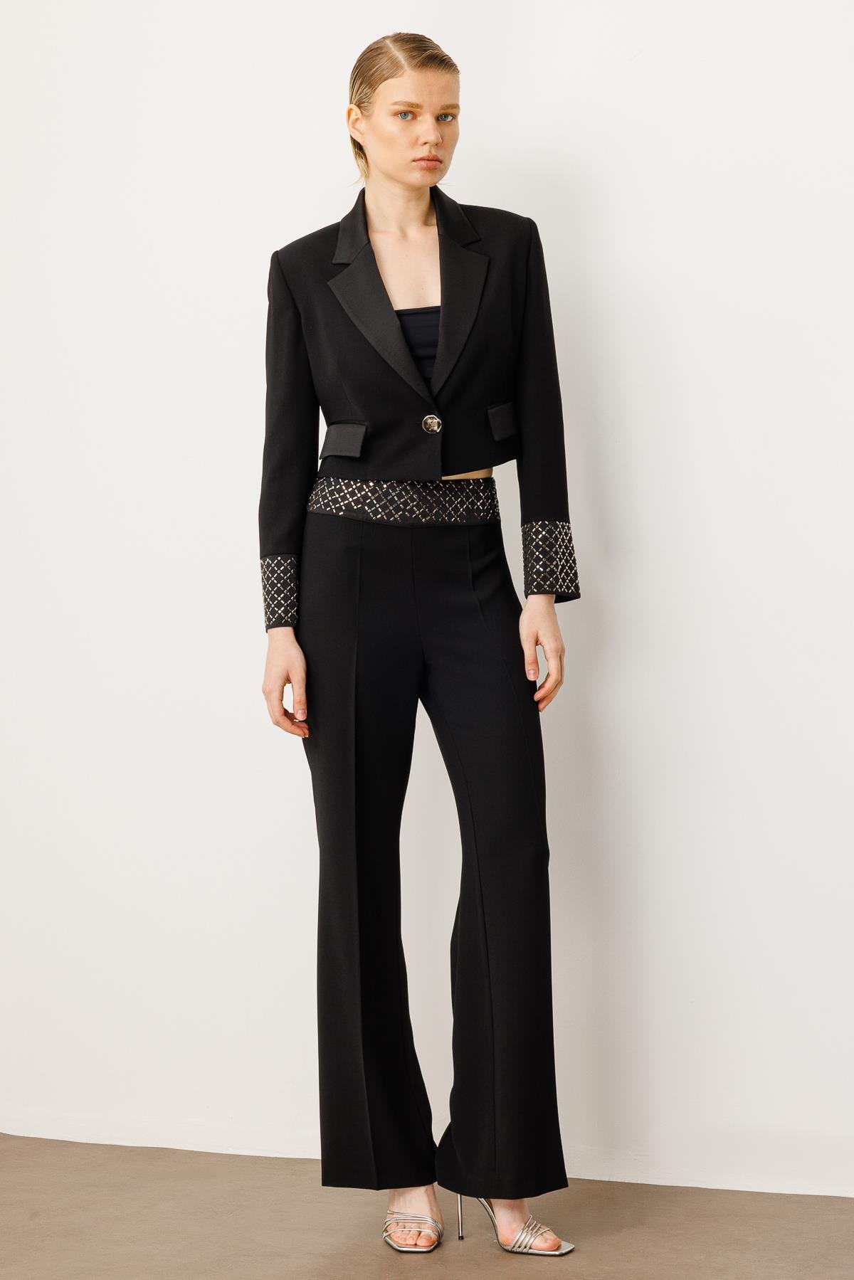 Modailgi  Kol Manşeti Taşlı Tek Düğme Krop Ceket - 40053 Siyah