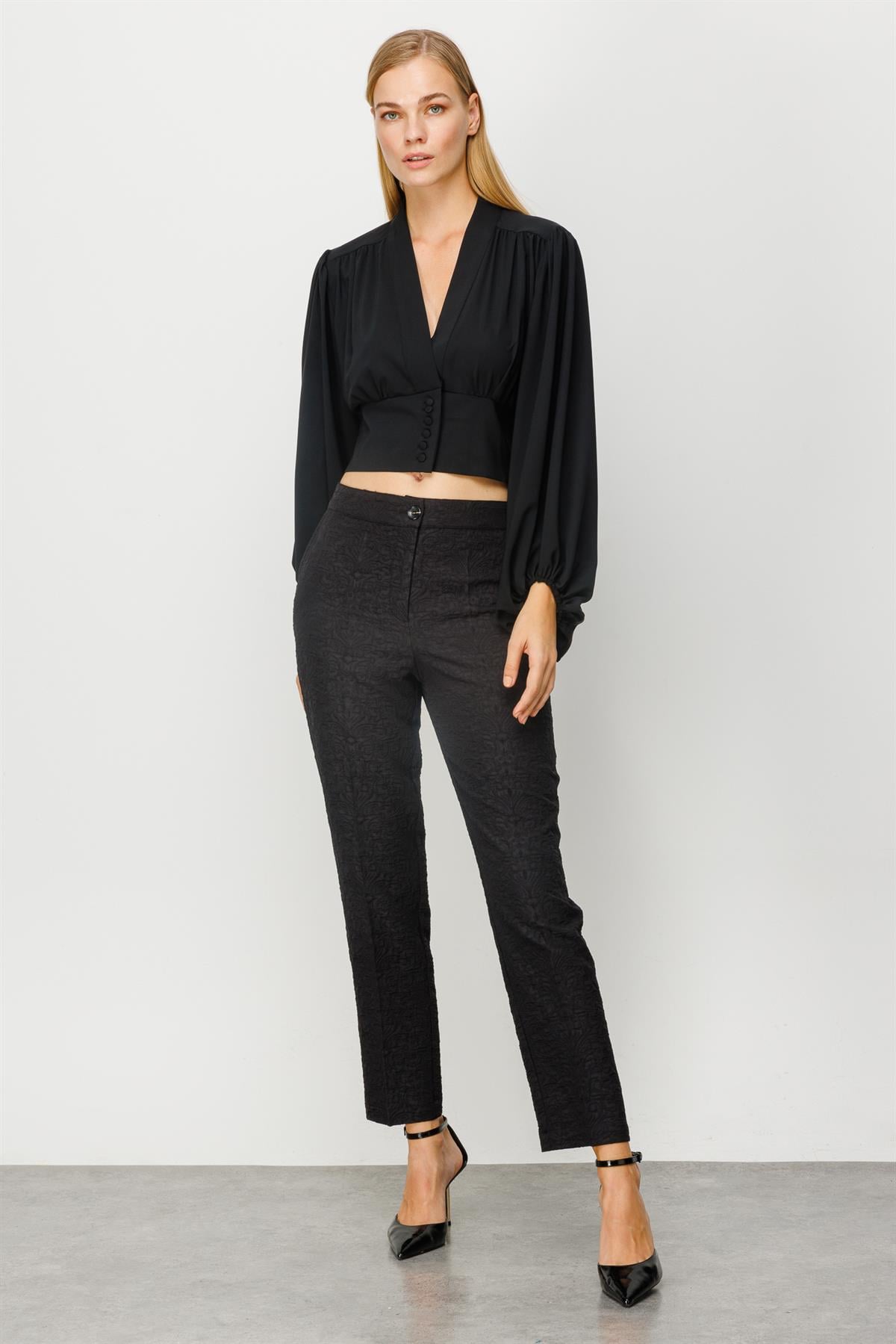Modailgi  Kolları Geniş Büzgülü Crop Bluz Siyah