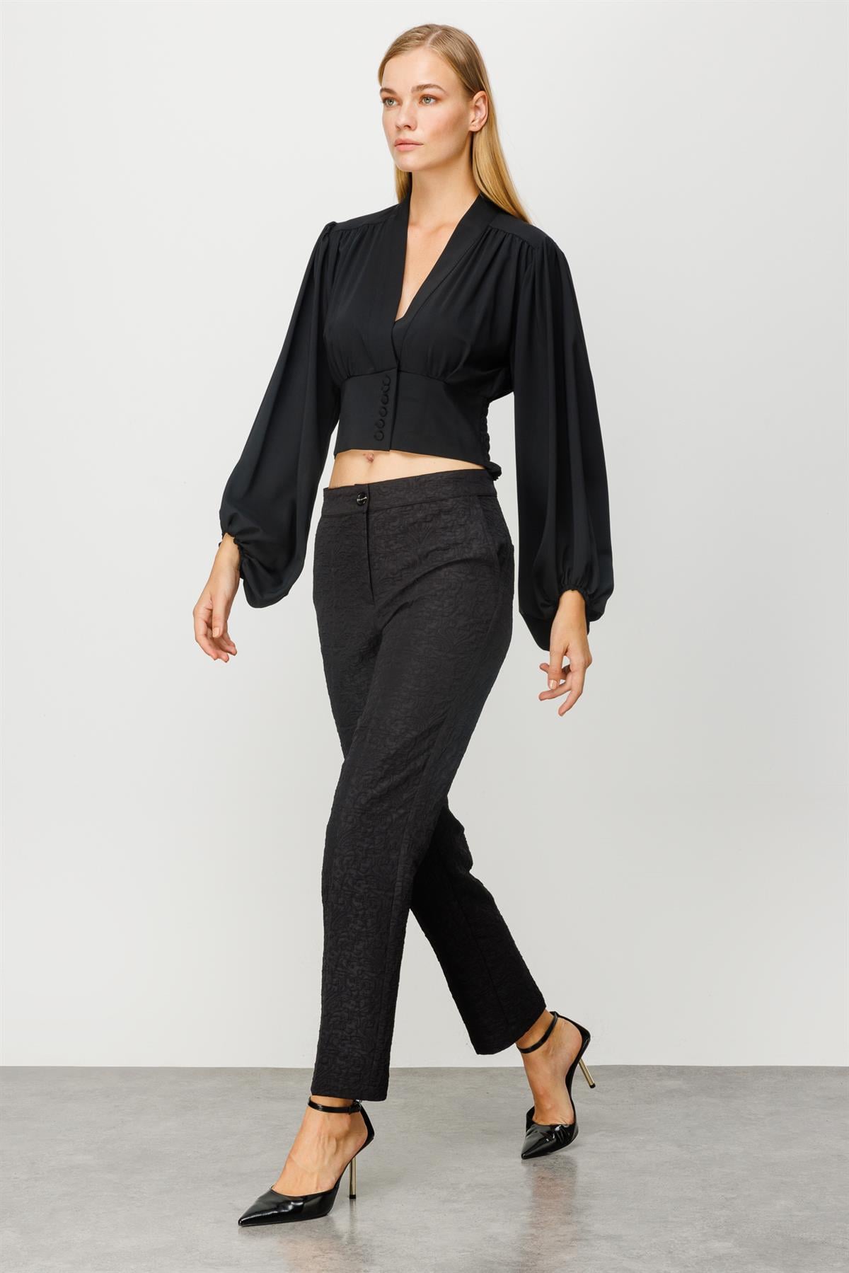 Modailgi  Kolları Geniş Büzgülü Crop Bluz Siyah
