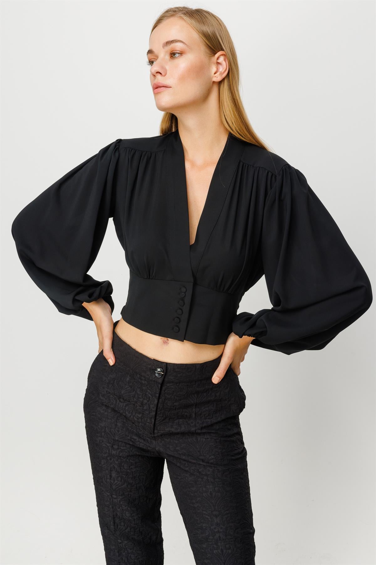 Modailgi  Kolları Geniş Büzgülü Crop Bluz Siyah