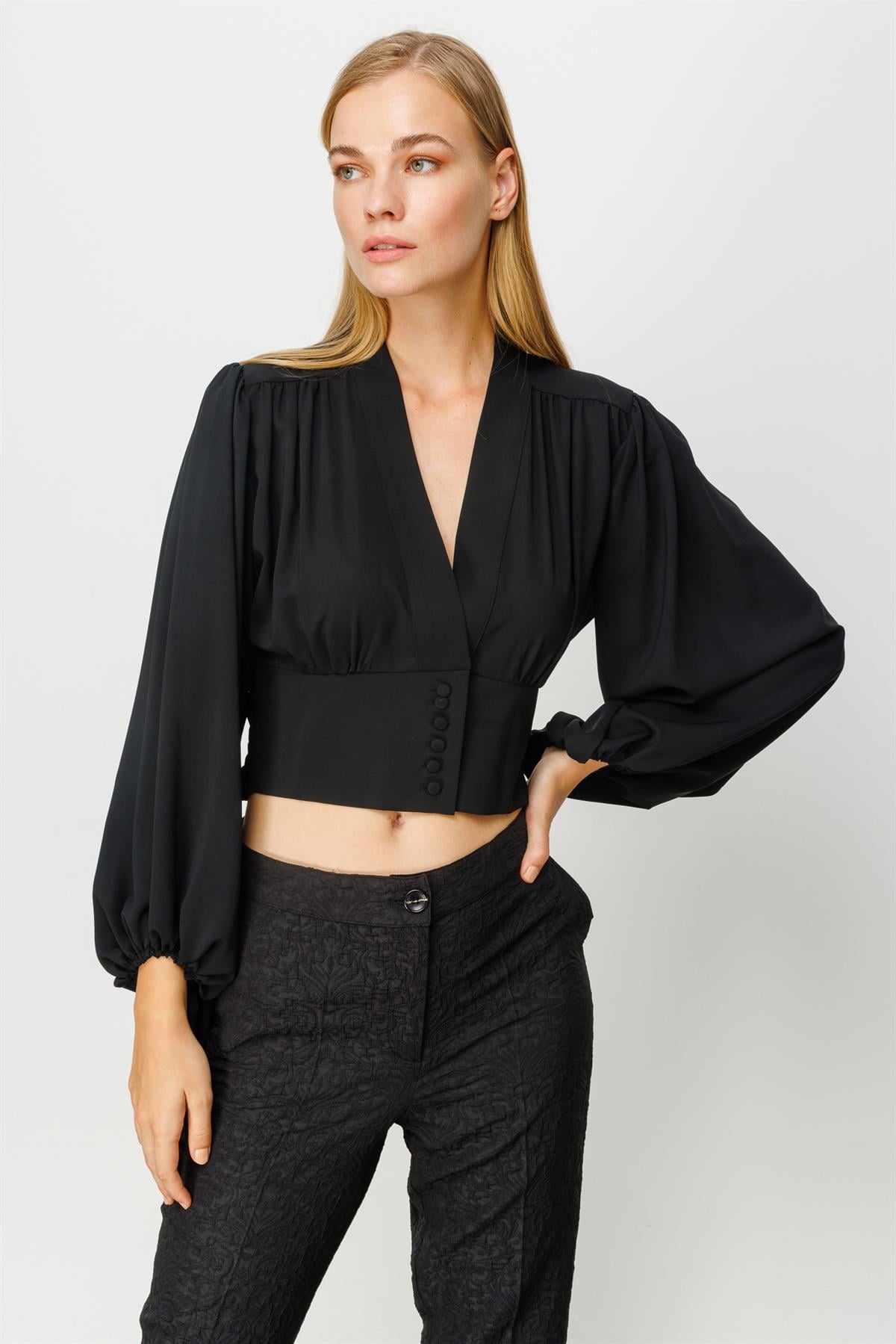 Modailgi  Kolları Geniş Büzgülü Crop Bluz Siyah