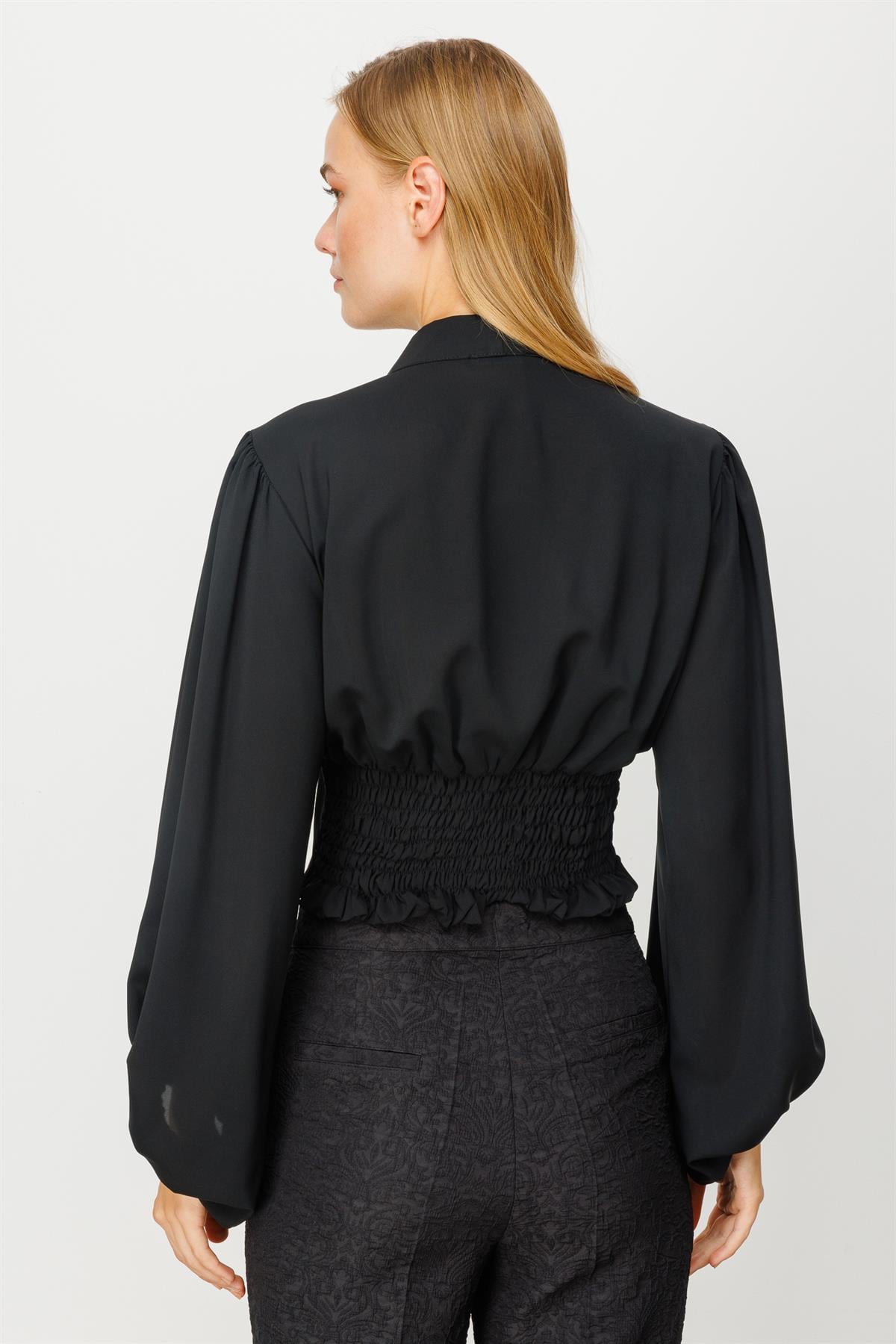 Modailgi  Kolları Geniş Büzgülü Crop Bluz Siyah