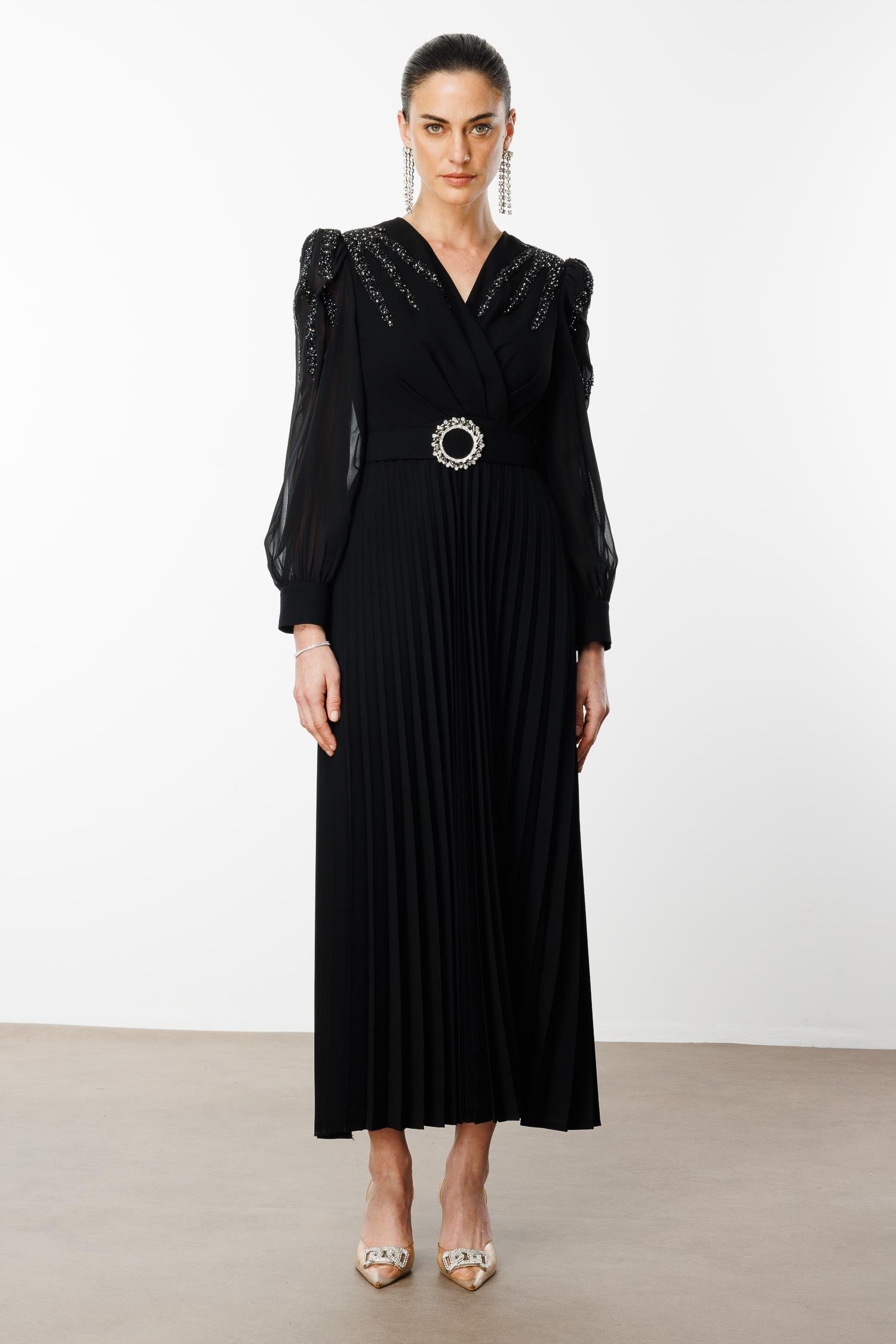 Modailgi  Kolları Omuzları Taşlı Beli Kemerli Piliseli Uzun Elbise Siyah