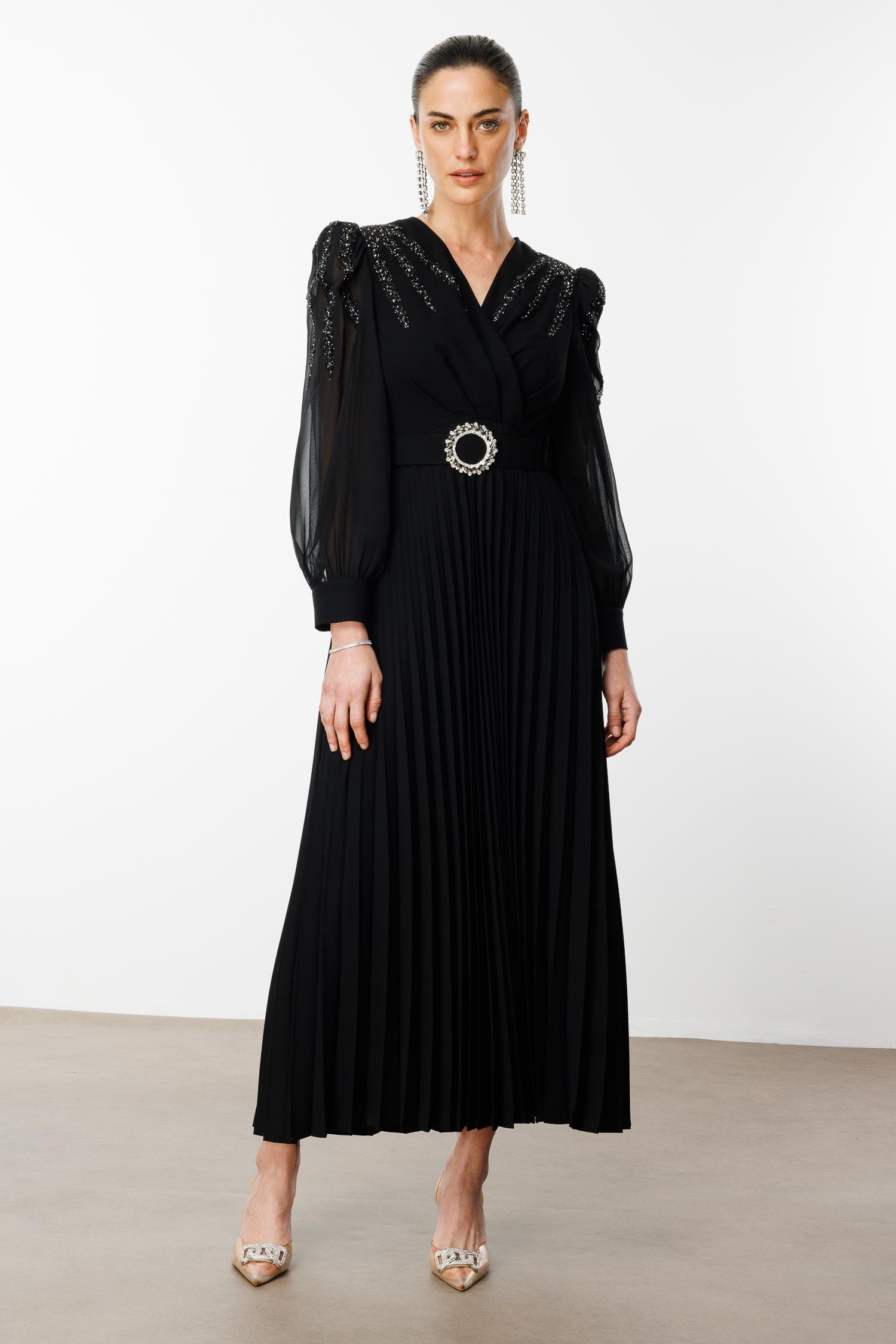 Modailgi  Kolları Omuzları Taşlı Beli Kemerli Piliseli Uzun Elbise Siyah