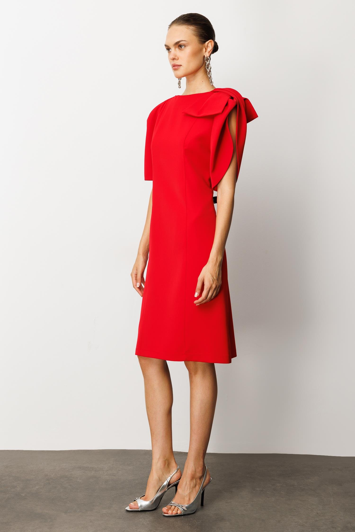 Modailgi  Kolları Pile Fiyonk Anvelop Detaylı Fermuar Kapamalı Kısa Elbise Kırmızı