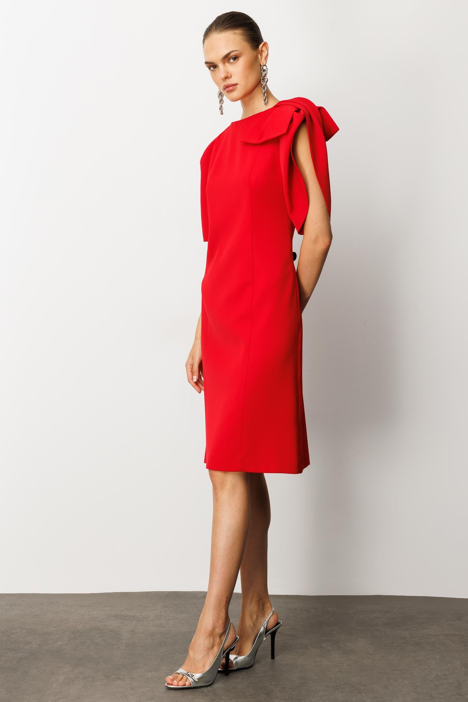 Modailgi  Kolları Pile Fiyonk Anvelop Detaylı Fermuar Kapamalı Kısa Elbise Kırmızı