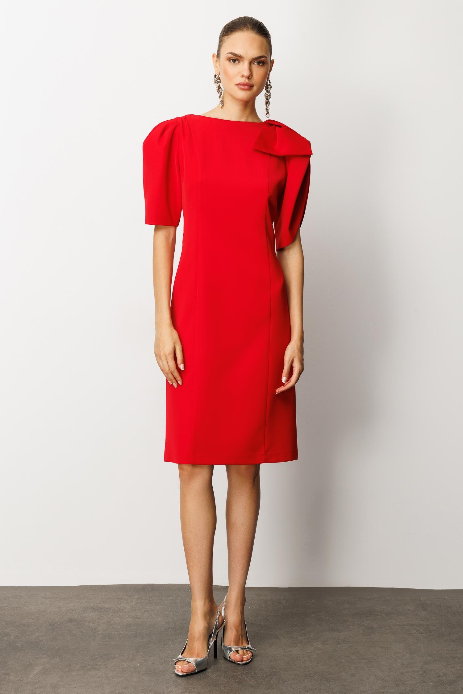 Modailgi  Kolları Pile Fiyonk Anvelop Detaylı Fermuar Kapamalı Kısa Elbise Kırmızı