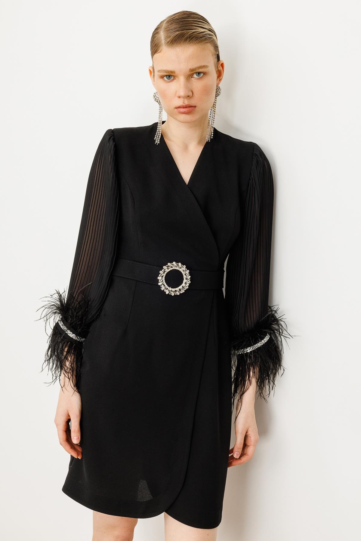 Modailgi  Kolları Pliseli Manşeti Otrişli Kısa Elbise Siyah