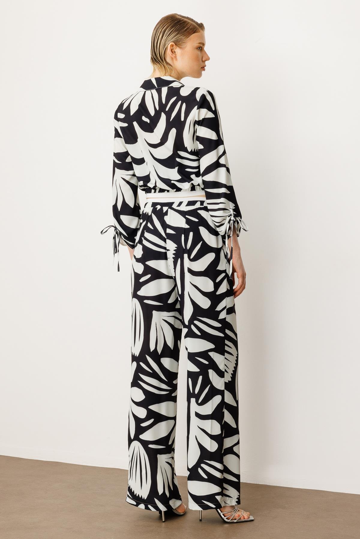 Modailgi  Kolları ve Etek Ucu Bağlama Detaylı Etek Altı Lastikli Gömlek Siyah