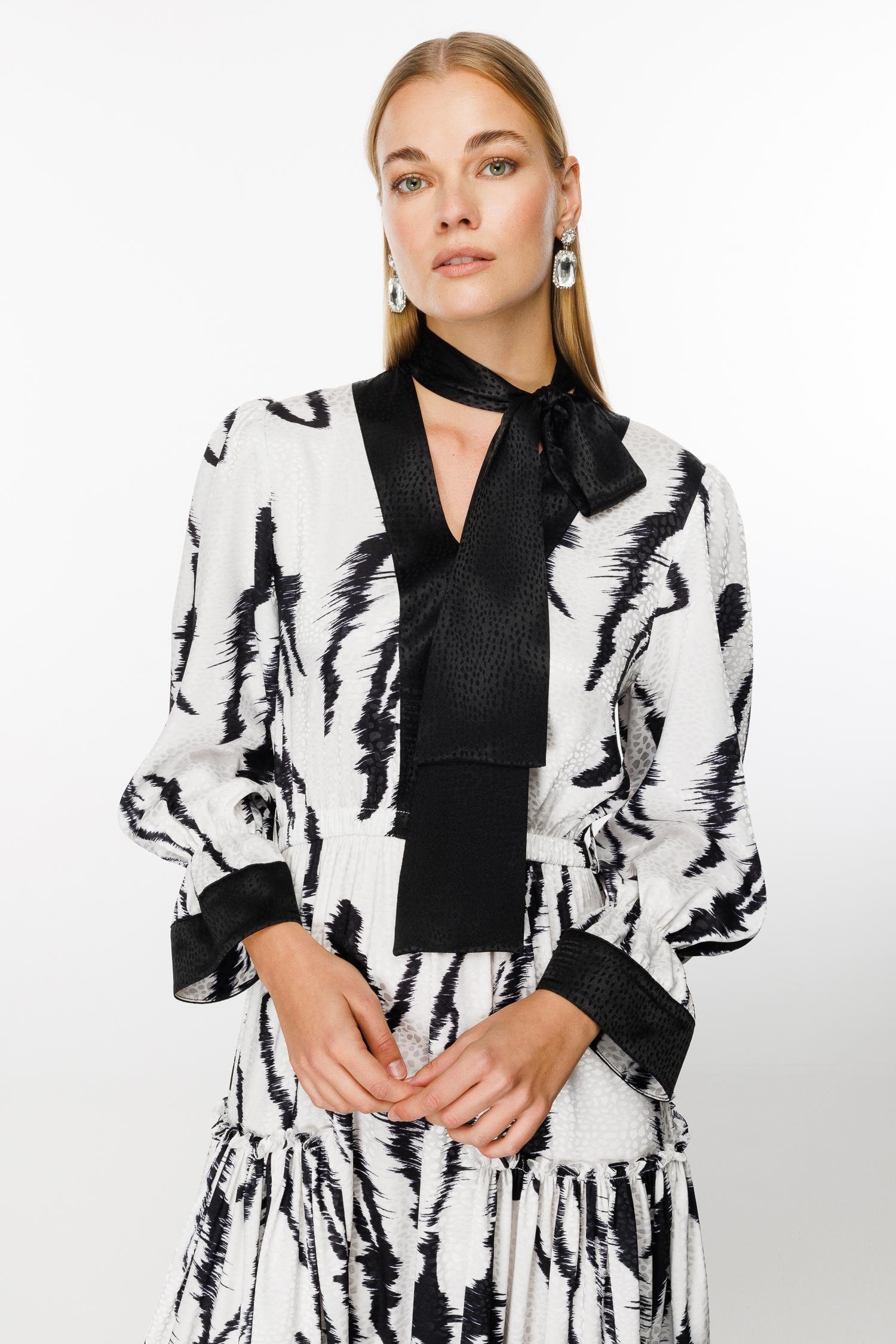 Modailgi  Kravat Detaylı Beli Lastikli Jakarlı Uzun Elbise Siyah