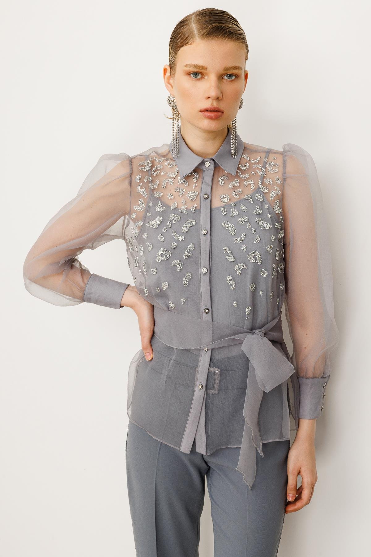 Modailgi  Kravat Detaylı Taşlı Organze Gömlek Gri