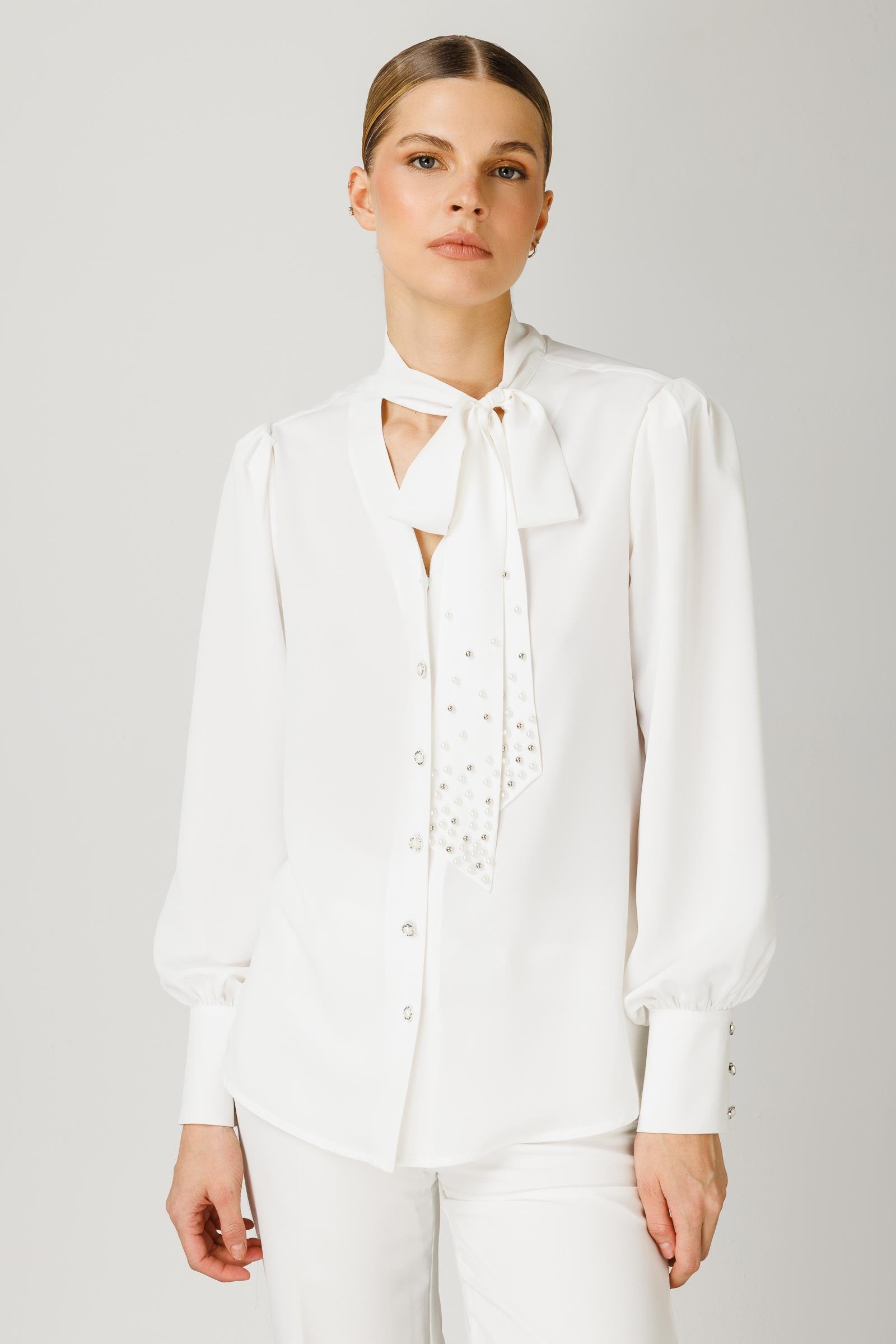 Modailgi  Kravat Yakalı İnci Detaylı Gömlek Ekru