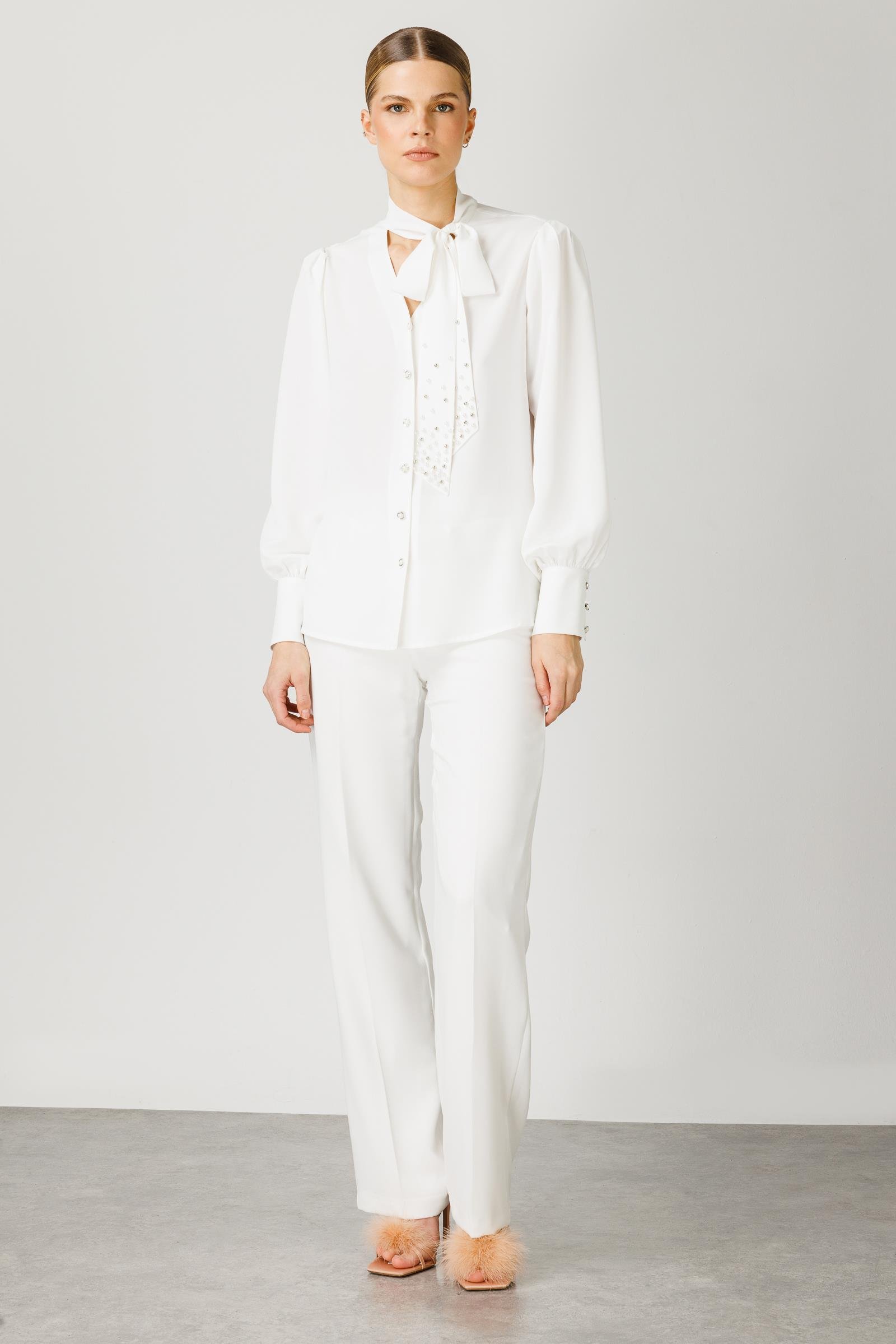 Modailgi  Kravat Yakalı İnci Detaylı Gömlek Ekru