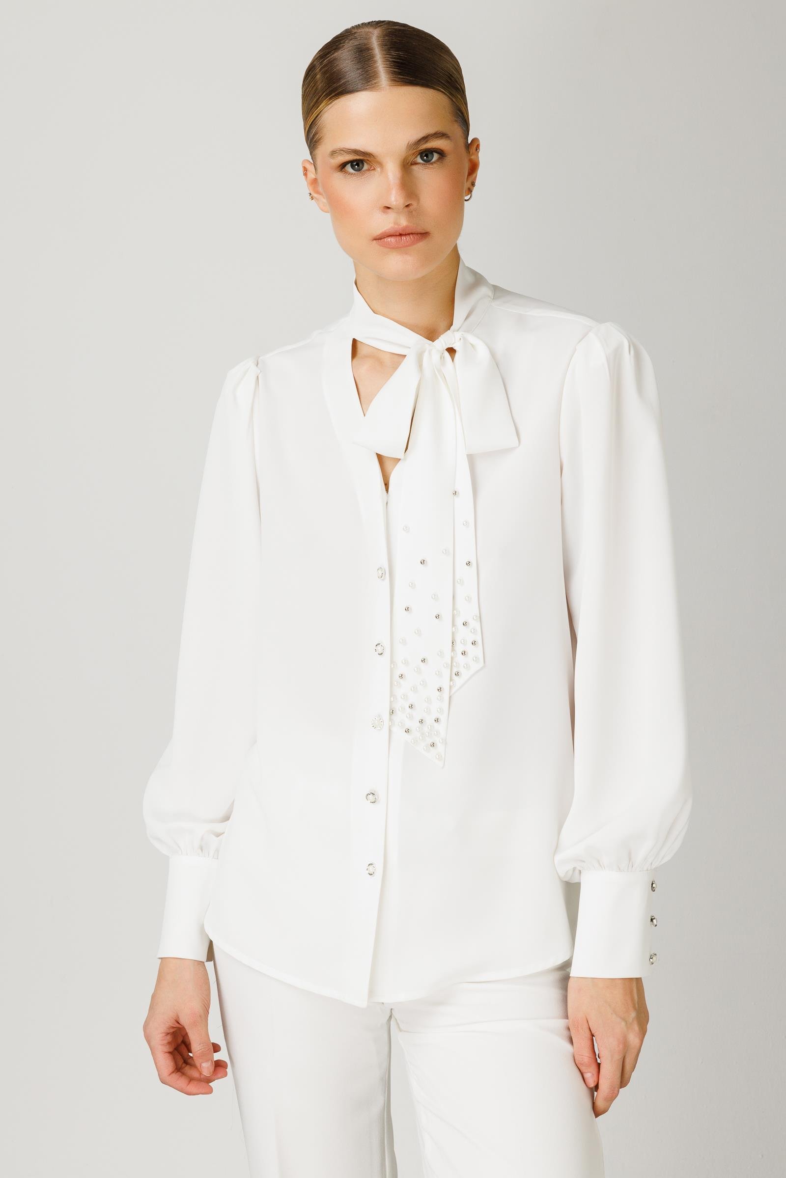 Modailgi  Kravat Yakalı İnci Detaylı Gömlek Ekru