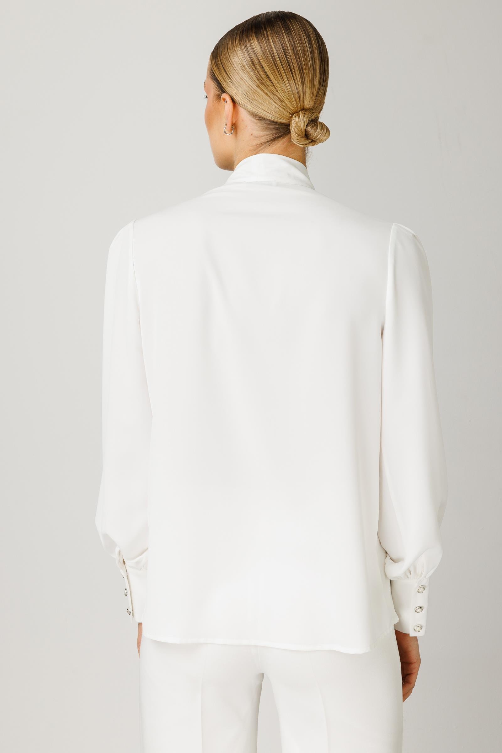 Modailgi  Kravat Yakalı İnci Detaylı Gömlek Ekru