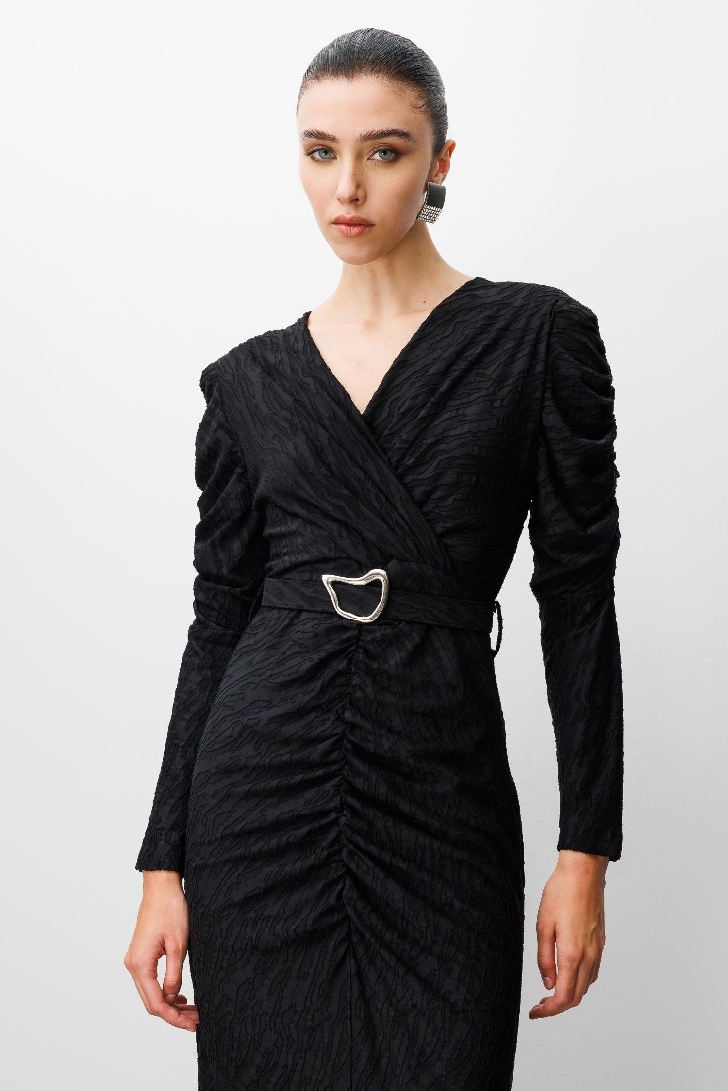 Modailgi  Kruvaze Büzgü Detaylı Jakar Yakma Kumaş Beli Kemerli Kalem Elbise Siyah