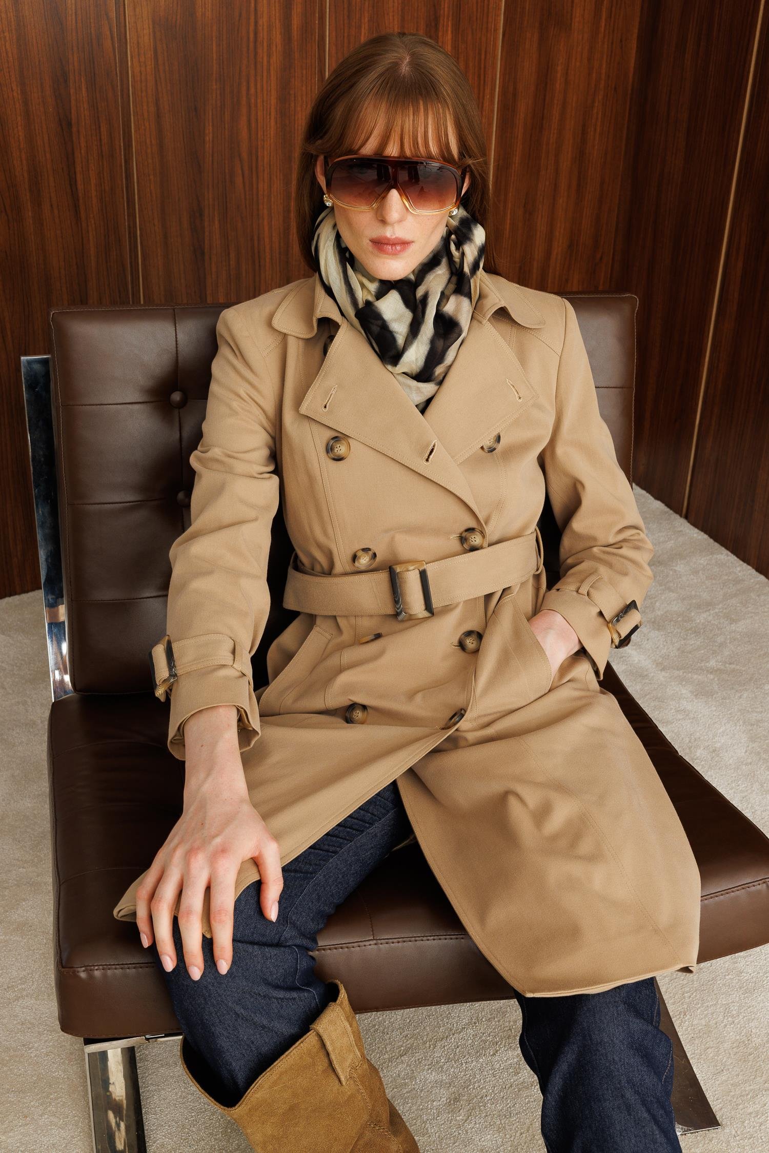 Modailgi  Kruvaze Kapamalı Beli Ve Kolları Kemer Kuşak Detaylı Spor Dikişli Astarlı Ara Boy Trençkot Camel