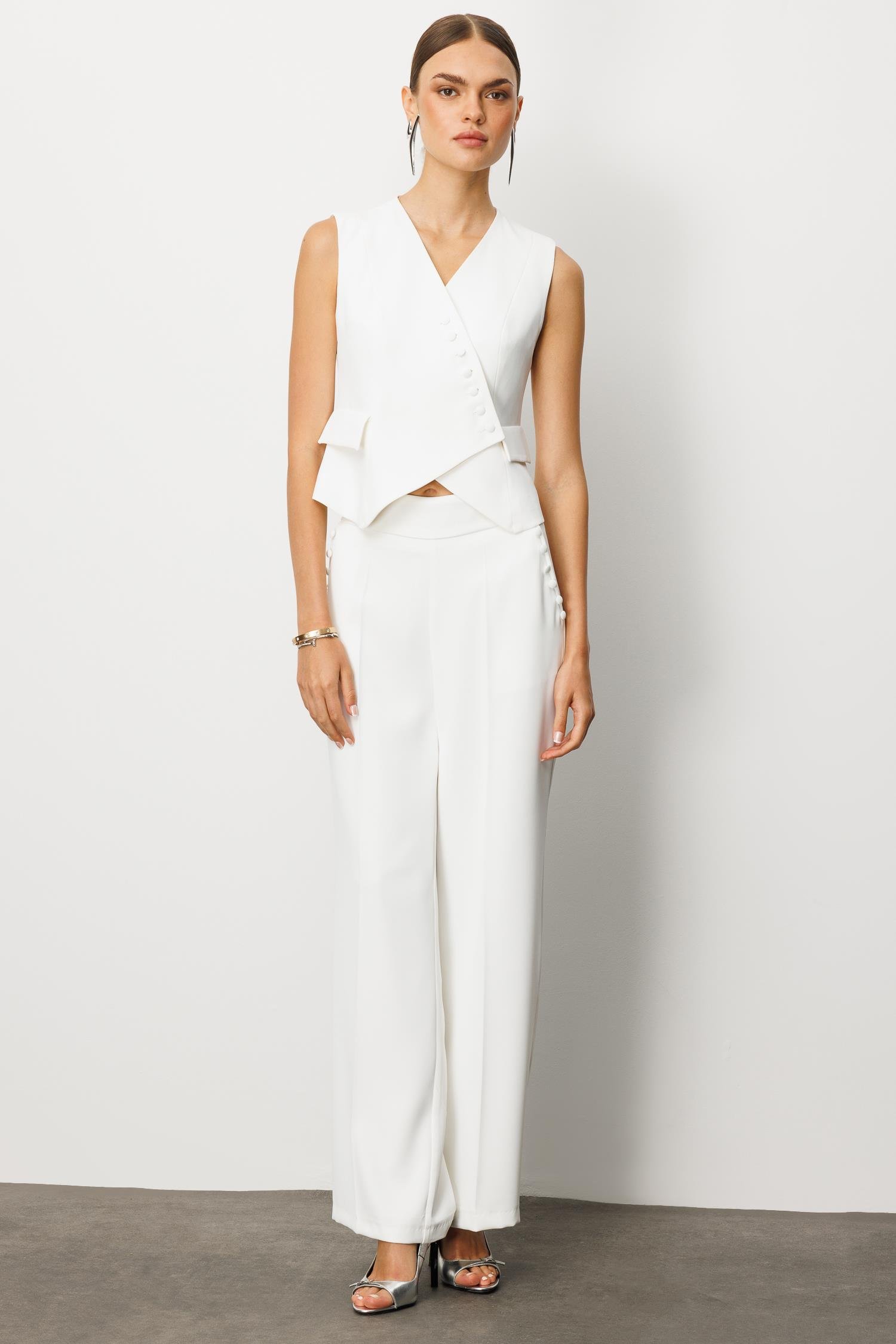 Modailgi  Kruvaze Kapamalı Düğme Detaylı Kısa Yelek Ekru