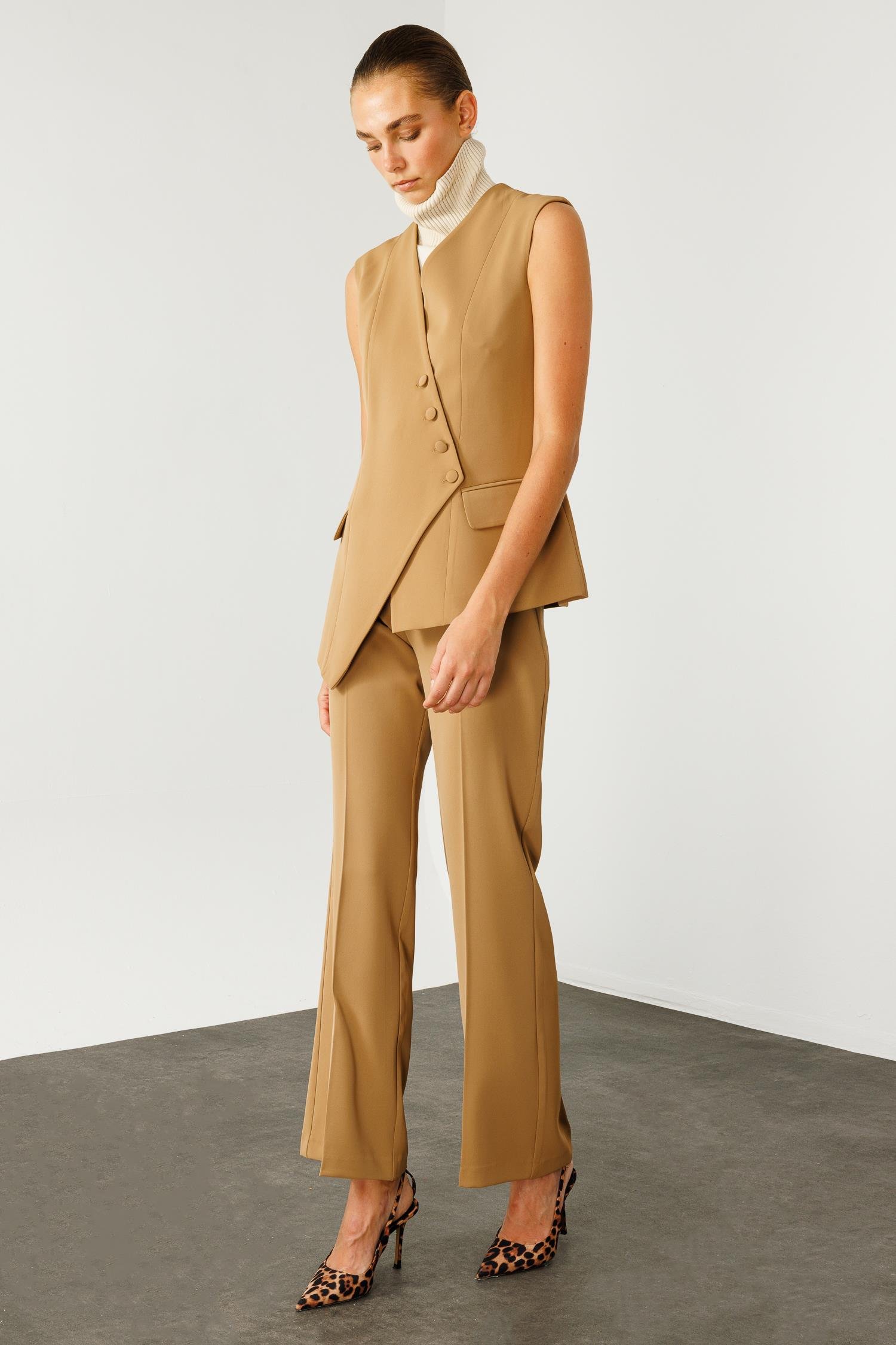 Modailgi  Kruvaze Kapamalı Düğme Detaylı Uzun Yelek Camel