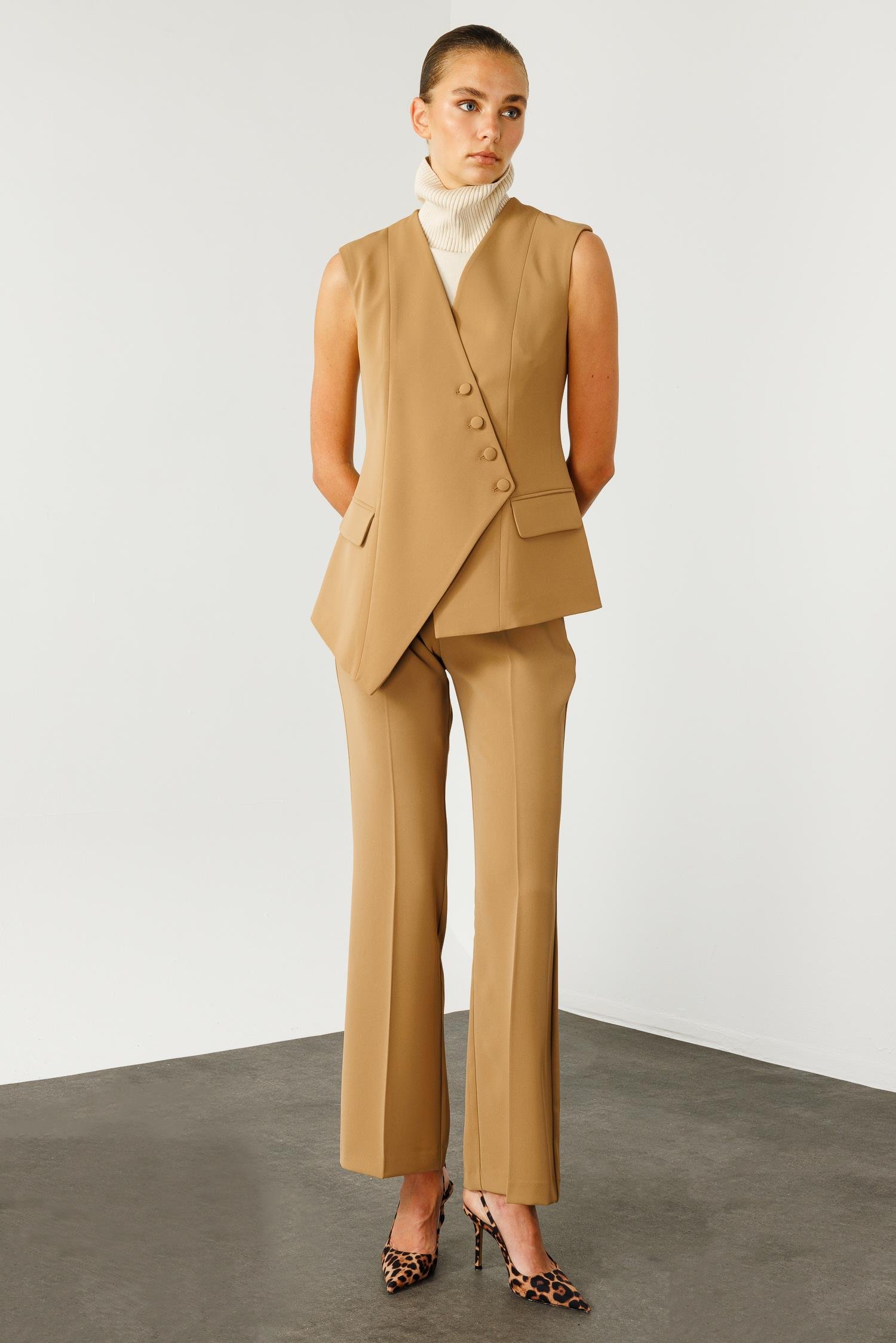 Modailgi  Kruvaze Kapamalı Düğme Detaylı Uzun Yelek Camel