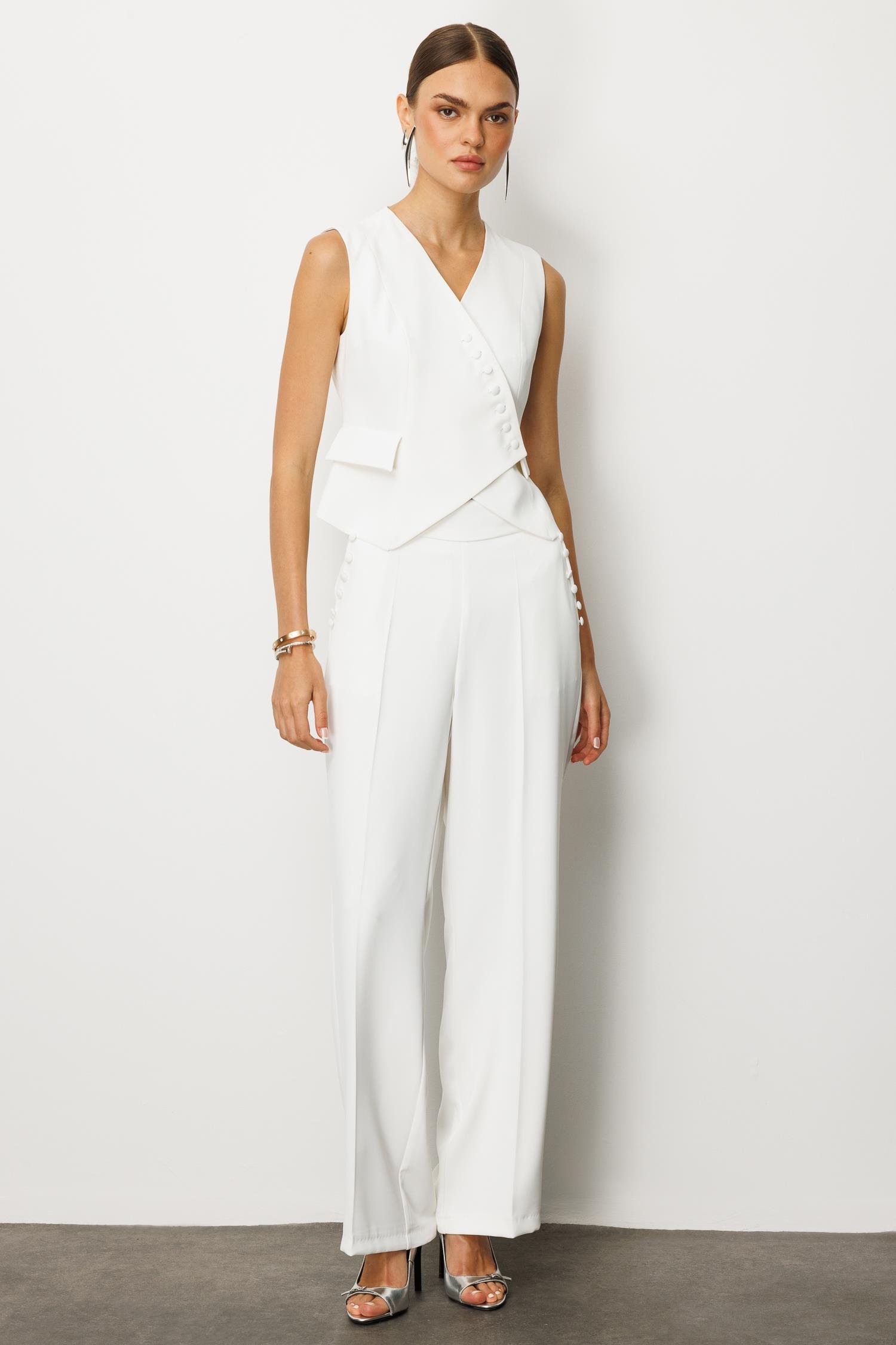 Modailgi  Kruvaze Kapamalı Düğme Detaylı Kısa Yelek Ekru