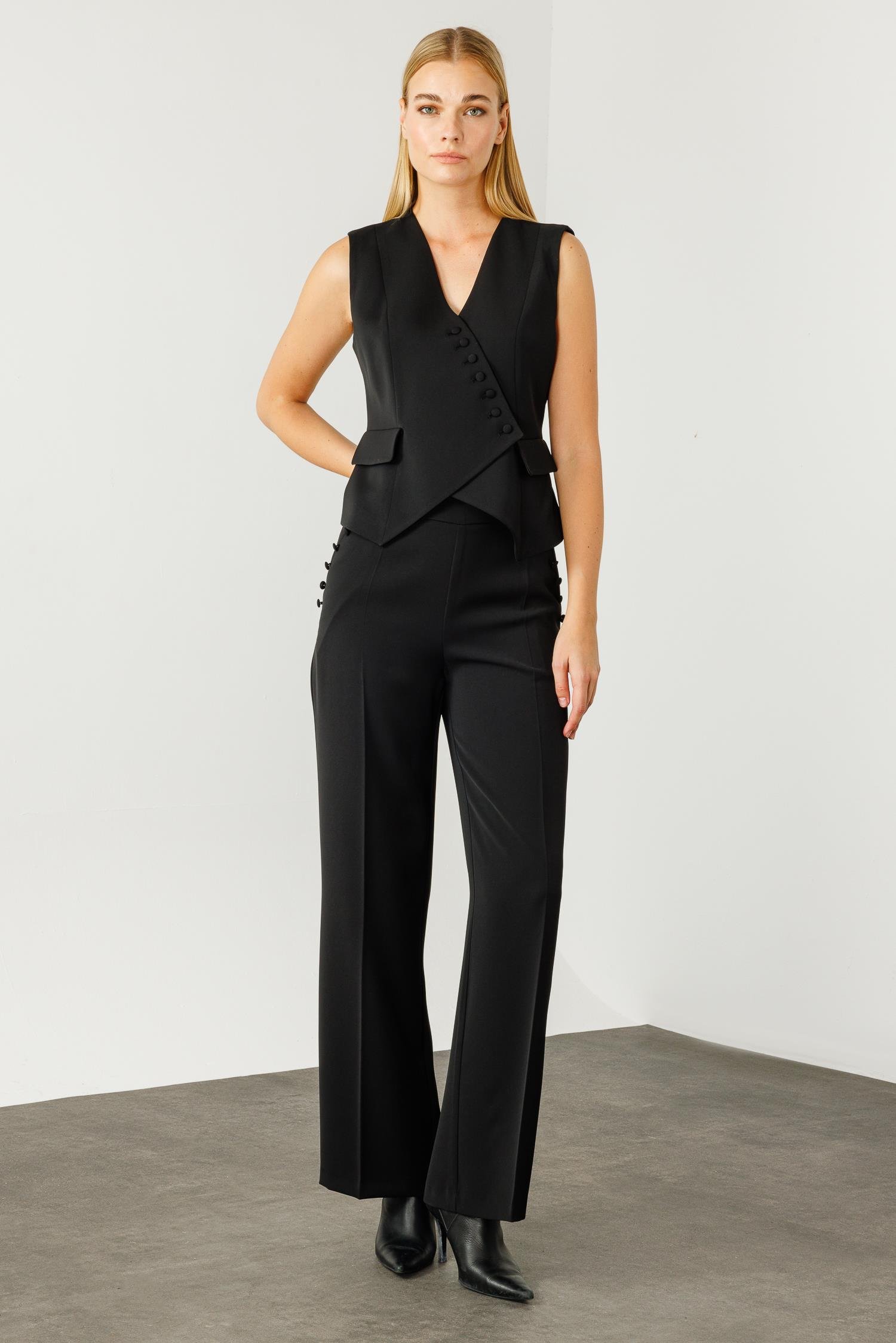 Modailgi  Kruvaze Kapamalı Düğme Detaylı Kısa Yelek Siyah