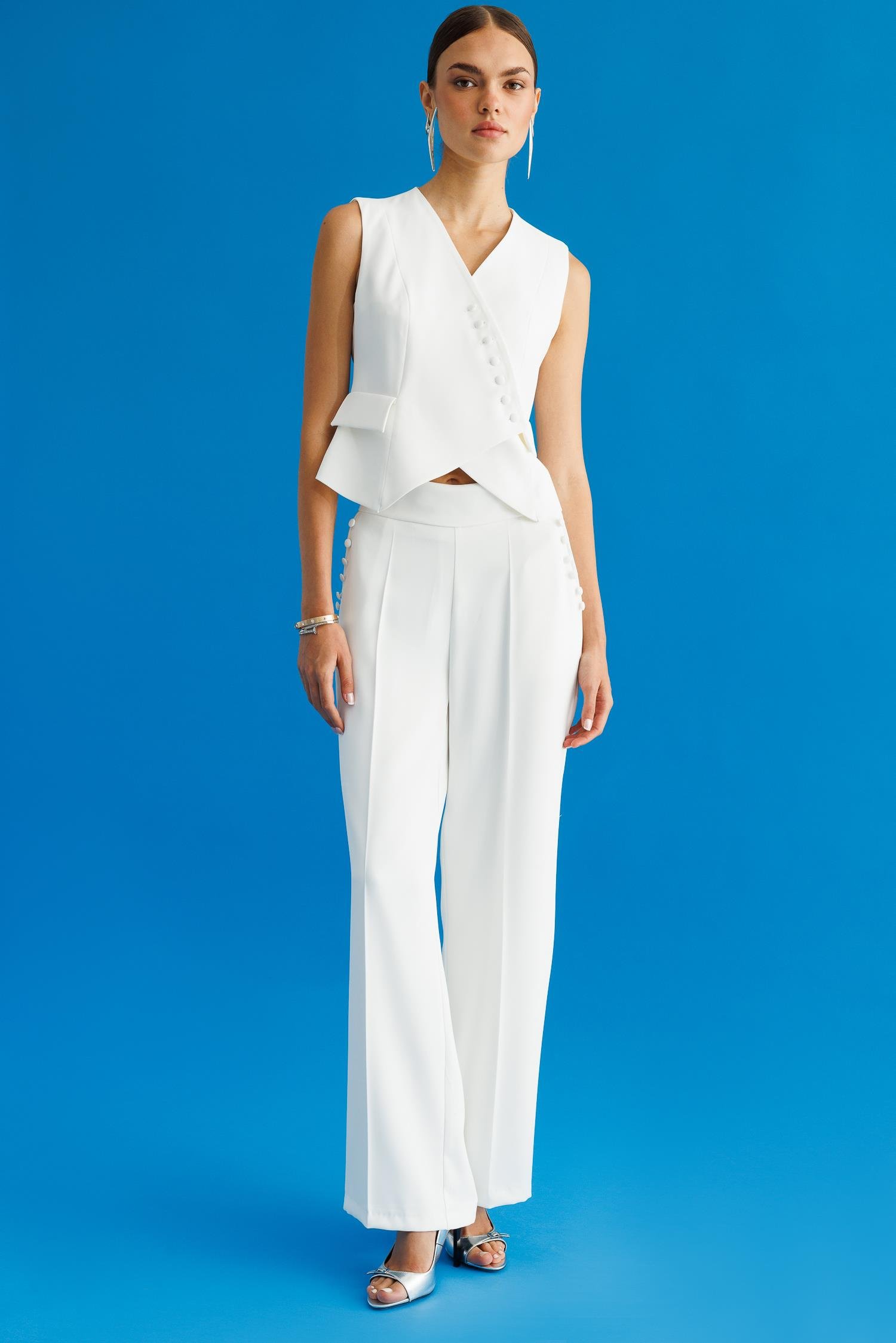 Modailgi  Kruvaze Kapamalı Düğme Detaylı Kısa Yelek Ekru