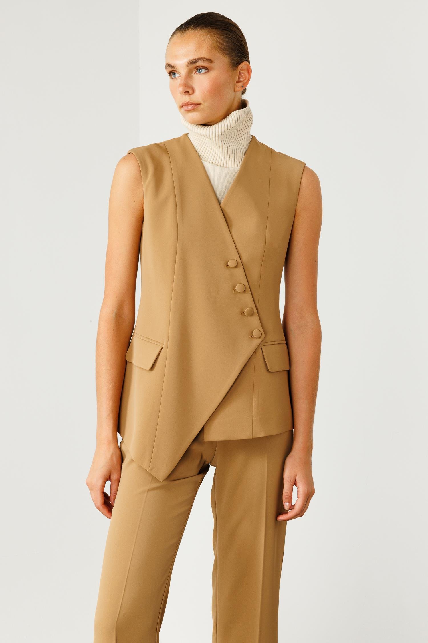 Modailgi  Kruvaze Kapamalı Düğme Detaylı Uzun Yelek Camel