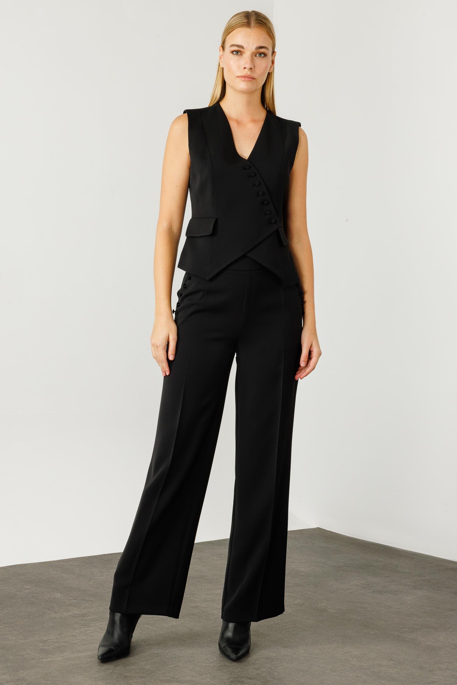 Modailgi  Kruvaze Kapamalı Düğme Detaylı Kısa Yelek Siyah