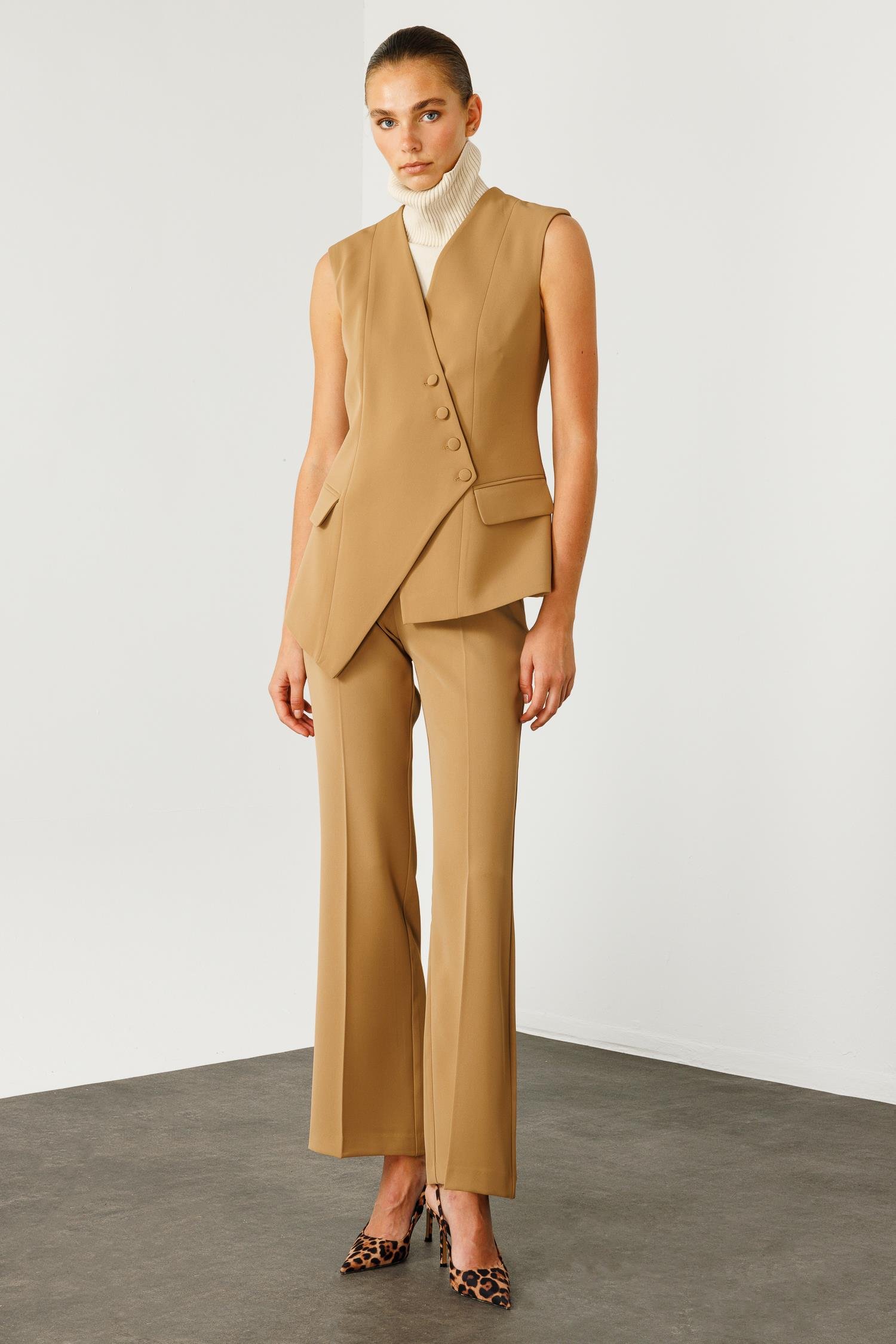 Modailgi  Kruvaze Kapamalı Düğme Detaylı Uzun Yelek Camel