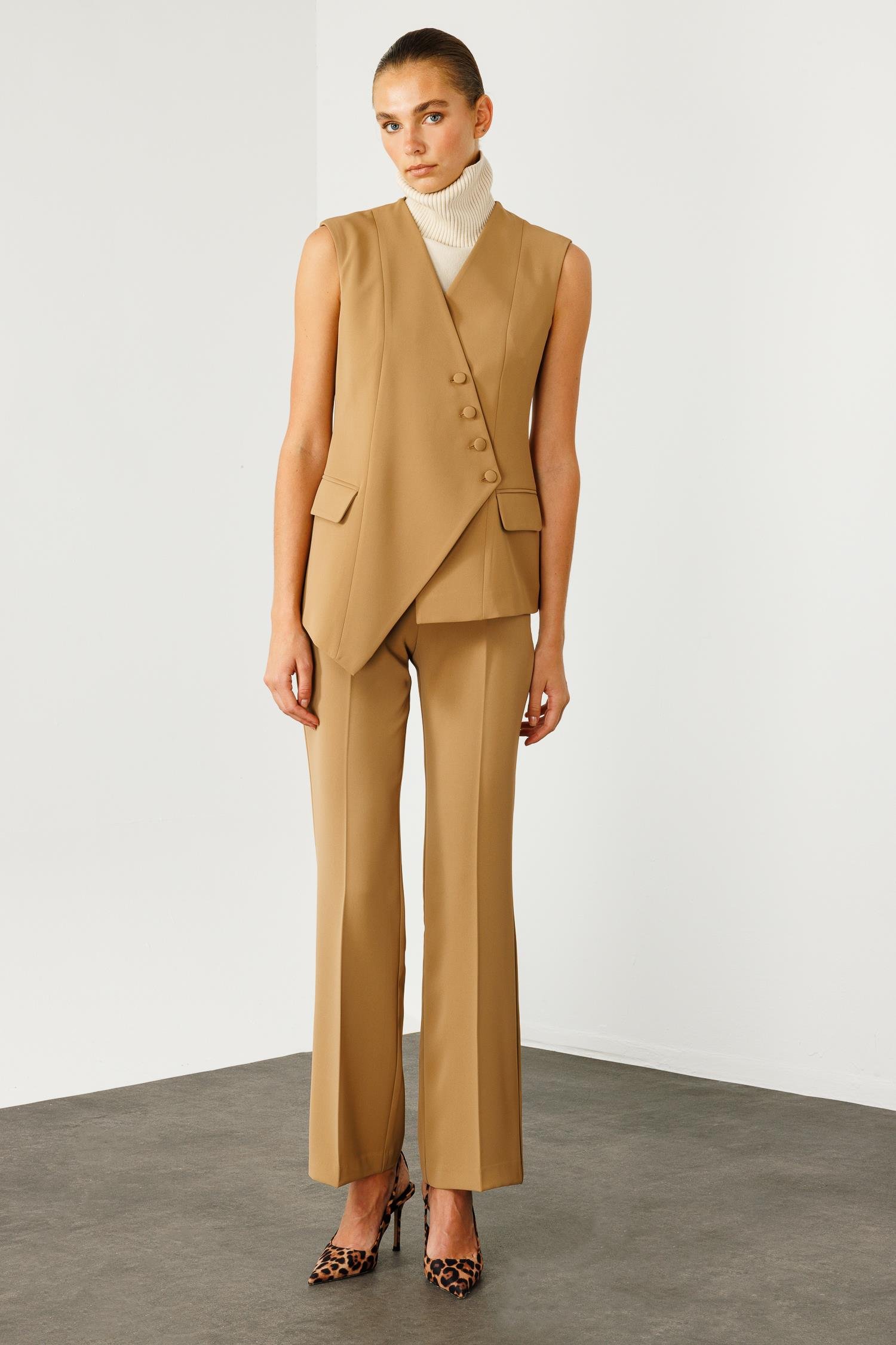 Modailgi  Kruvaze Kapamalı Düğme Detaylı Uzun Yelek Camel