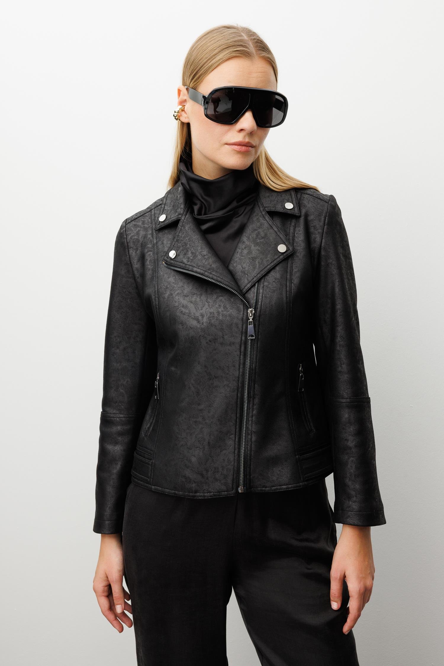 Modailgi  Kruvaze Kapamalı Fermuarlı Spor Dikişli Ve Kesikli Kısa Mont Ceket Siyah