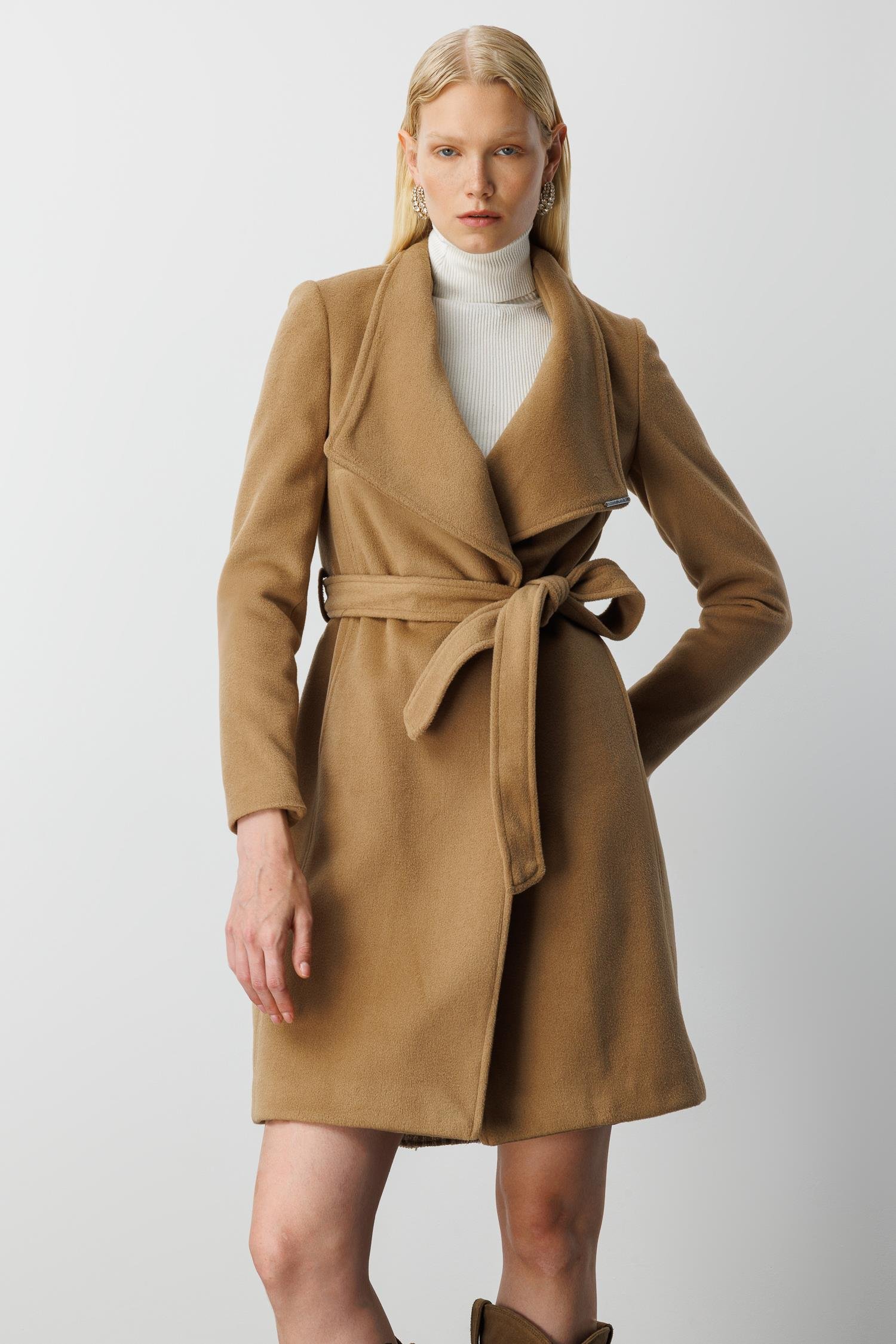 Modailgi  Kruvaze Kapamalı Yandan Kuşaklı Devrik Yaka Kaban Camel