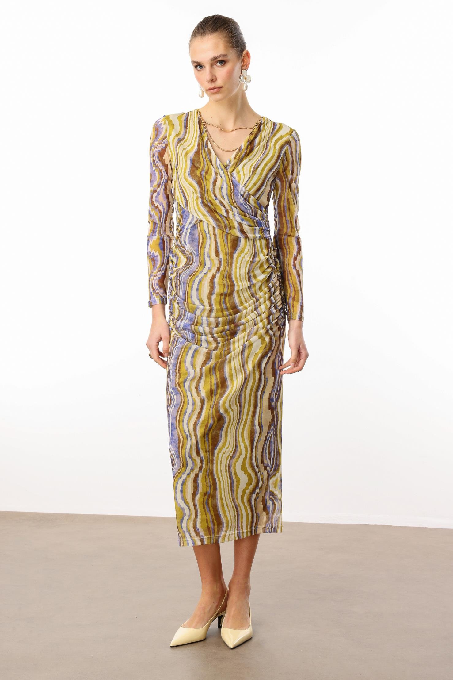 Modailgi  Kruvaze Yakalı Zincir Aksesuarlı Büzgülü Uzun Tül Elbise Orijinal