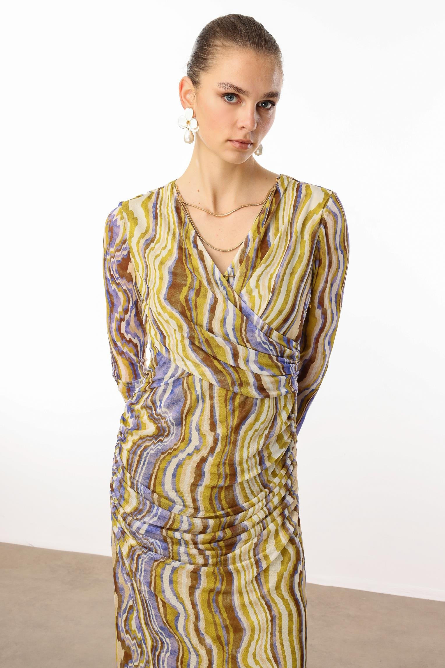 Modailgi  Kruvaze Yakalı Zincir Aksesuarlı Büzgülü Uzun Tül Elbise Orijinal